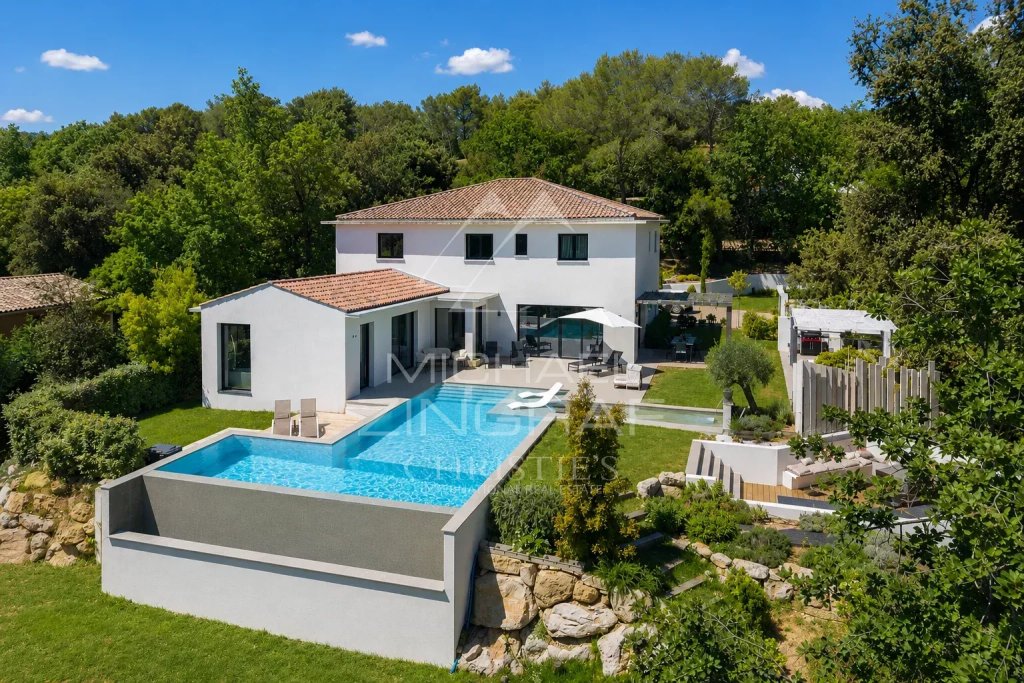 Villa for sale in Roquefort-les-pins — An elegant, contemporary-style villa in a completely peaceful setting