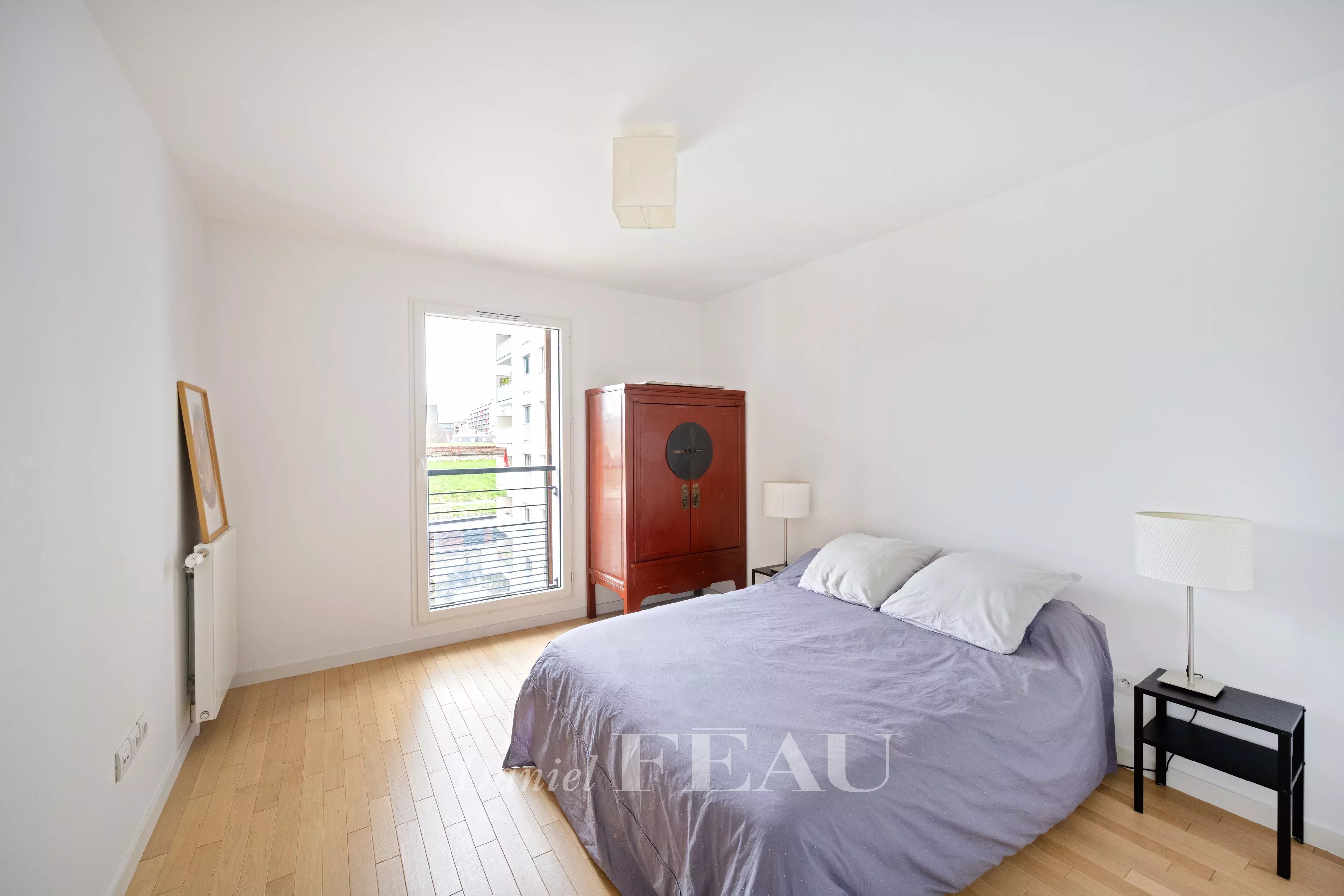 CHAMBRE AVEC RANGEMENTS