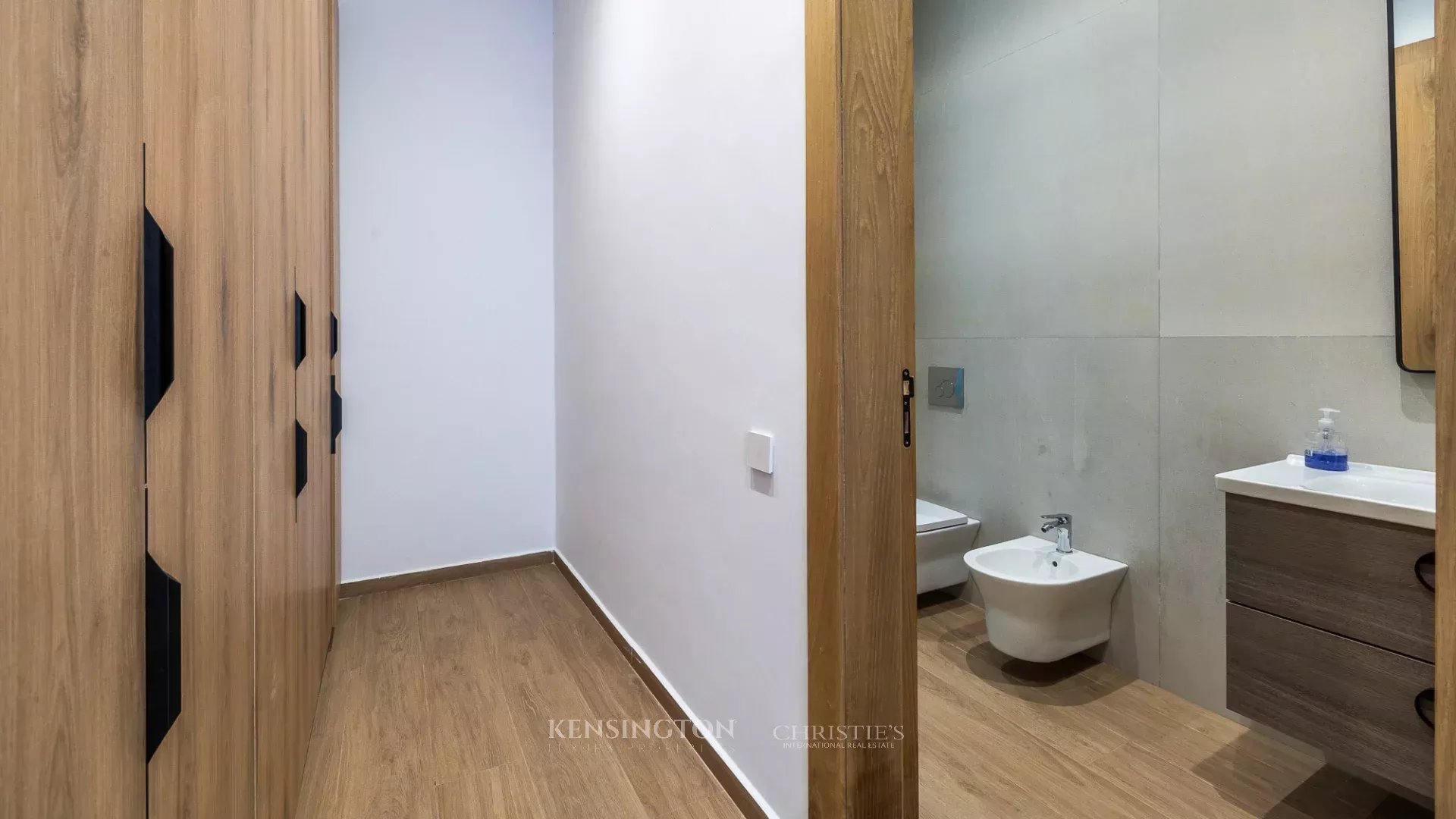 9 Bedroom Villa/Townhouse's Image 55