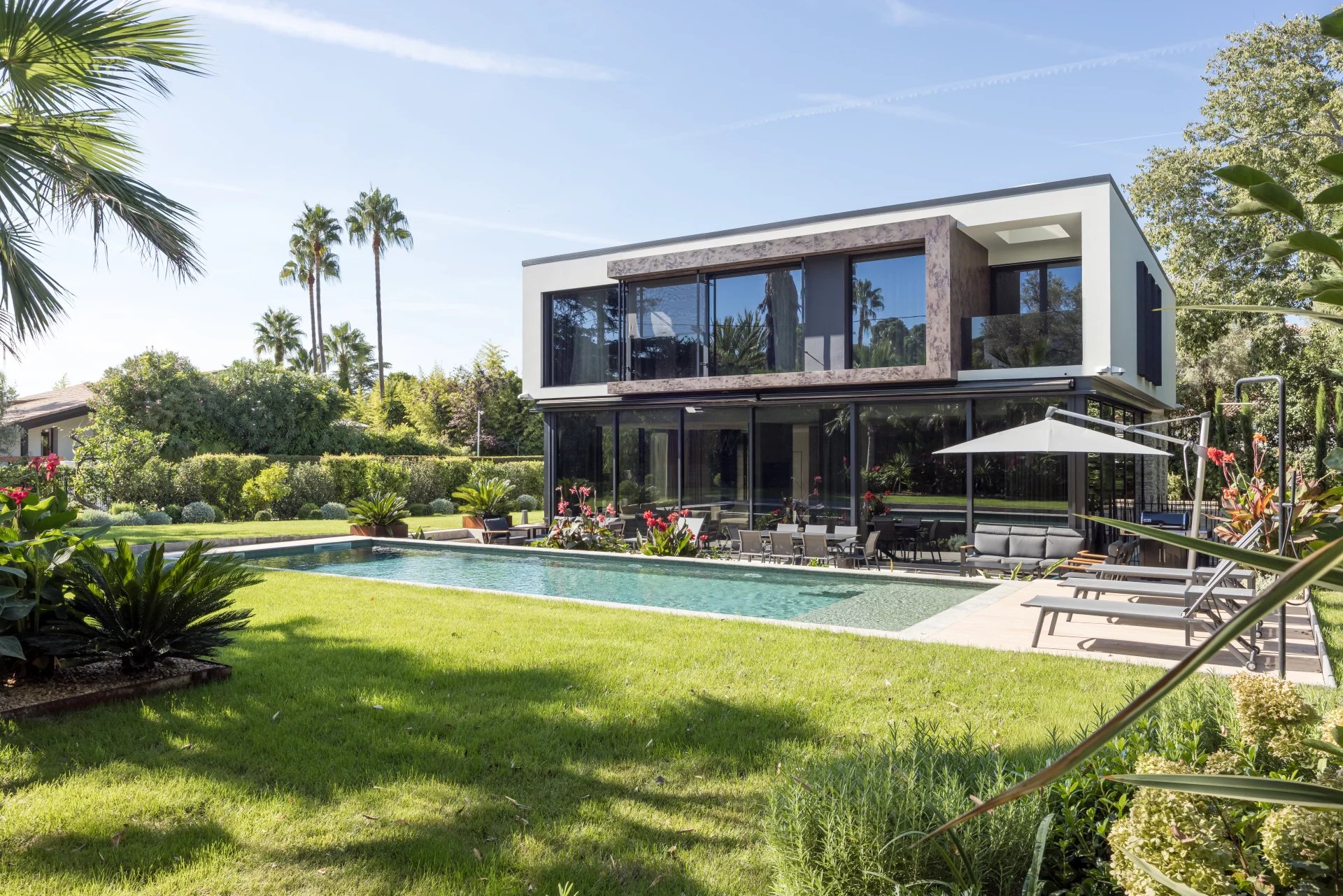 CAP D’ANTIBES – BRAND-NEW CONTEMPORARY VILLA WITHIN A PRESTIGIOUS PRIVATE ESTATE
