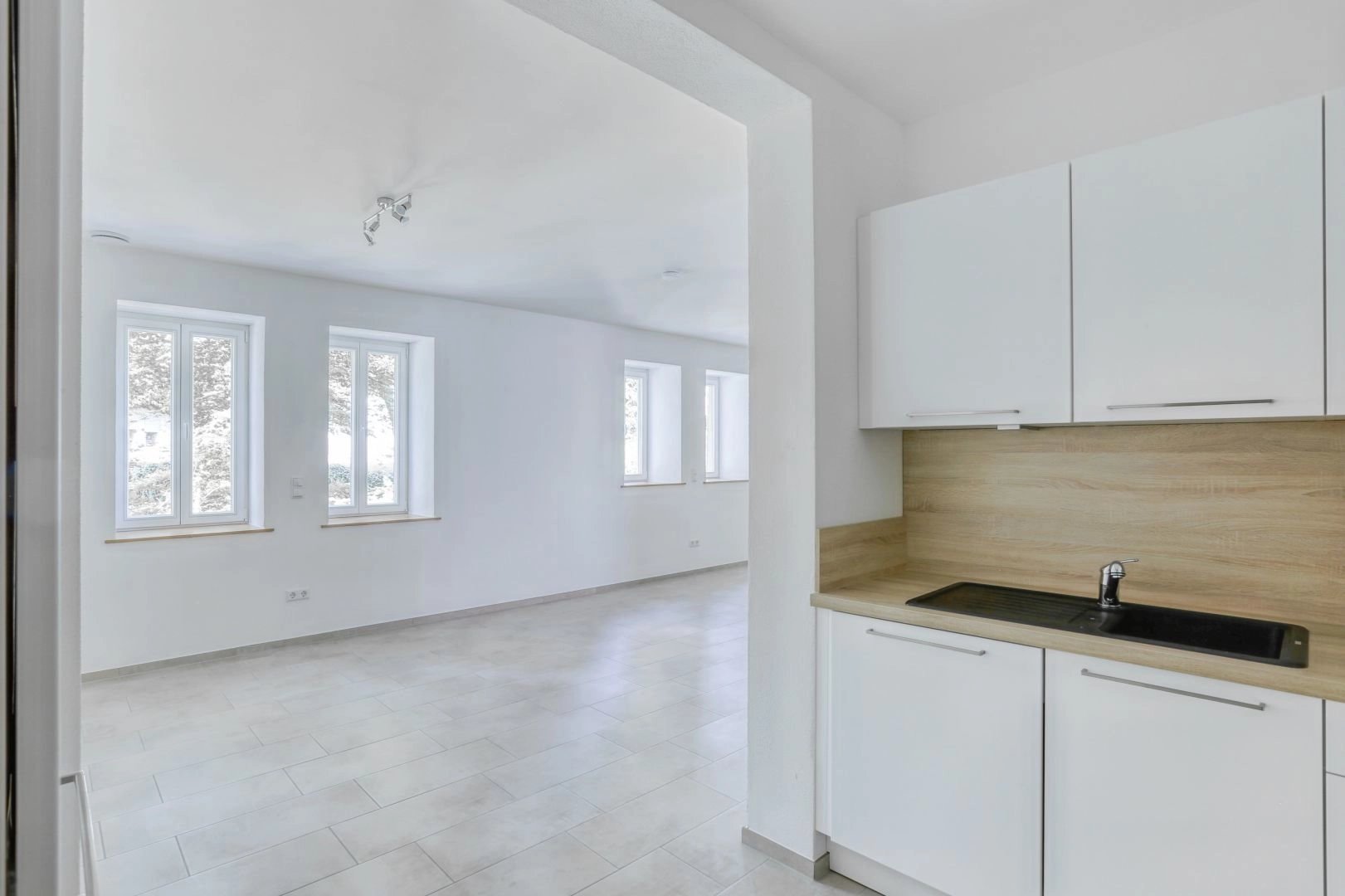 property-featured-image