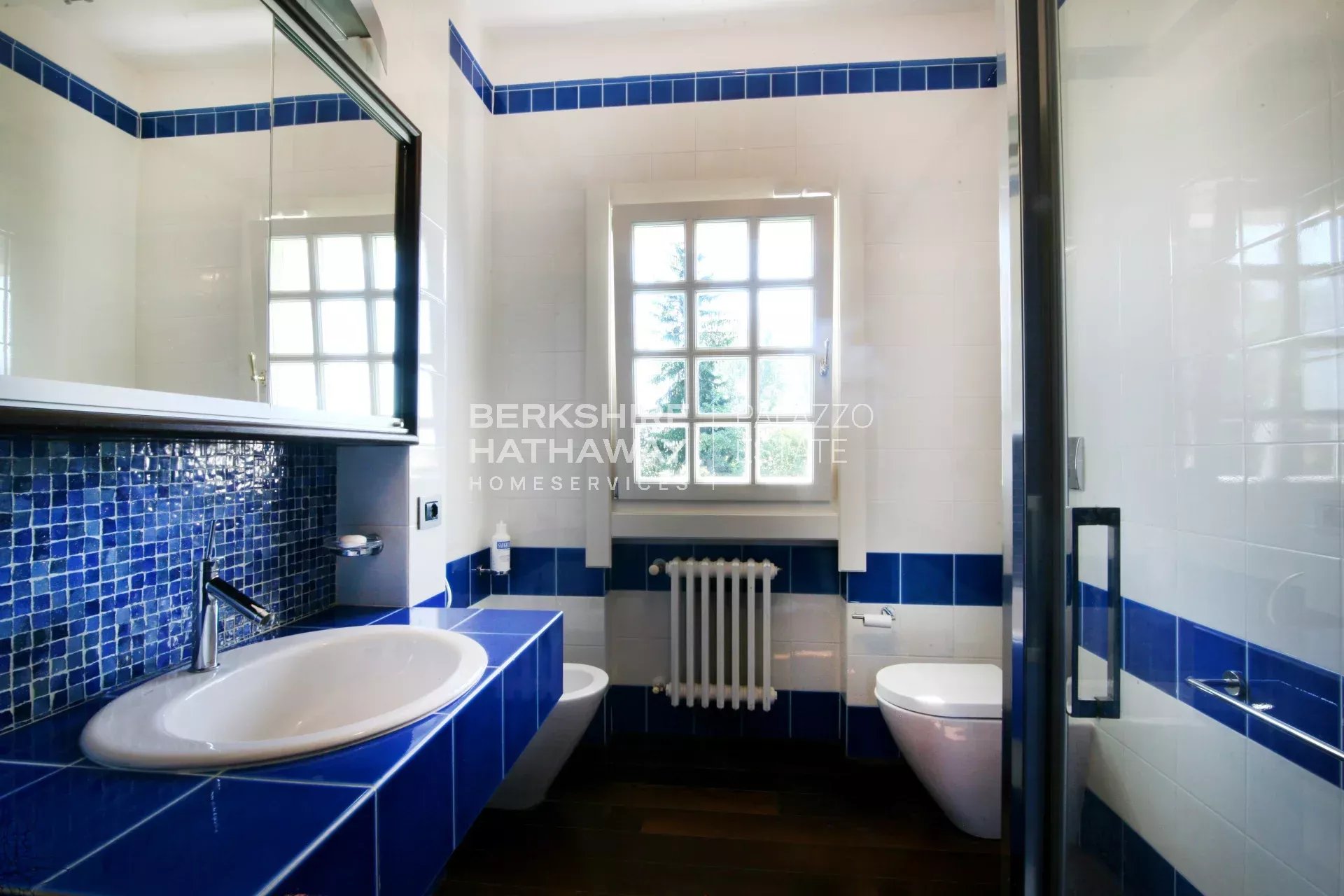 Magnificent detached villa with a large garden, minutes from the sea and Pietrasanta