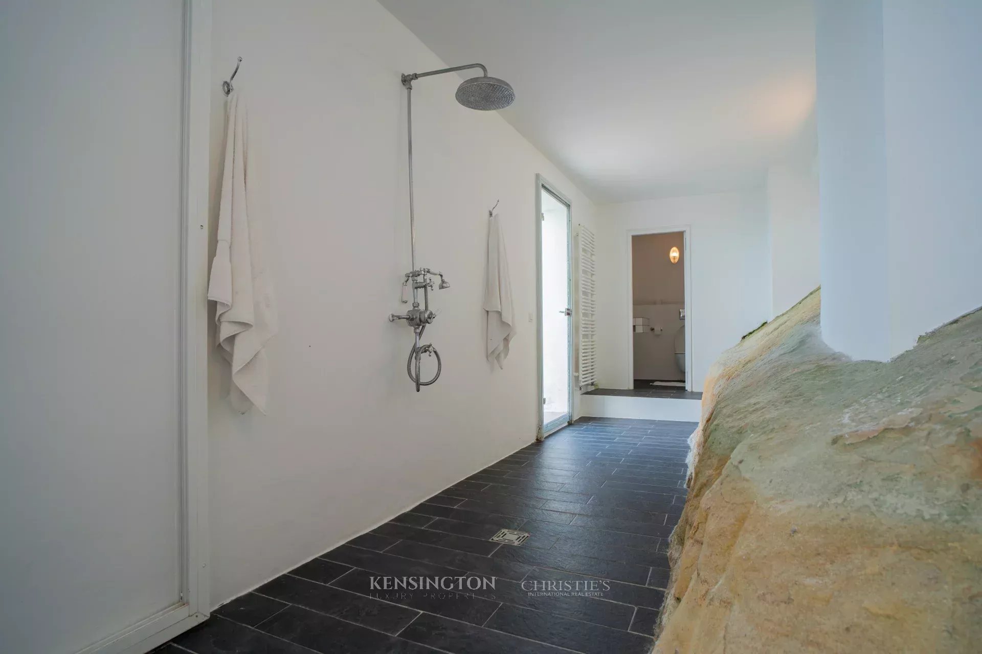 6 Bedroom Villa/Townhouse's Image 42
