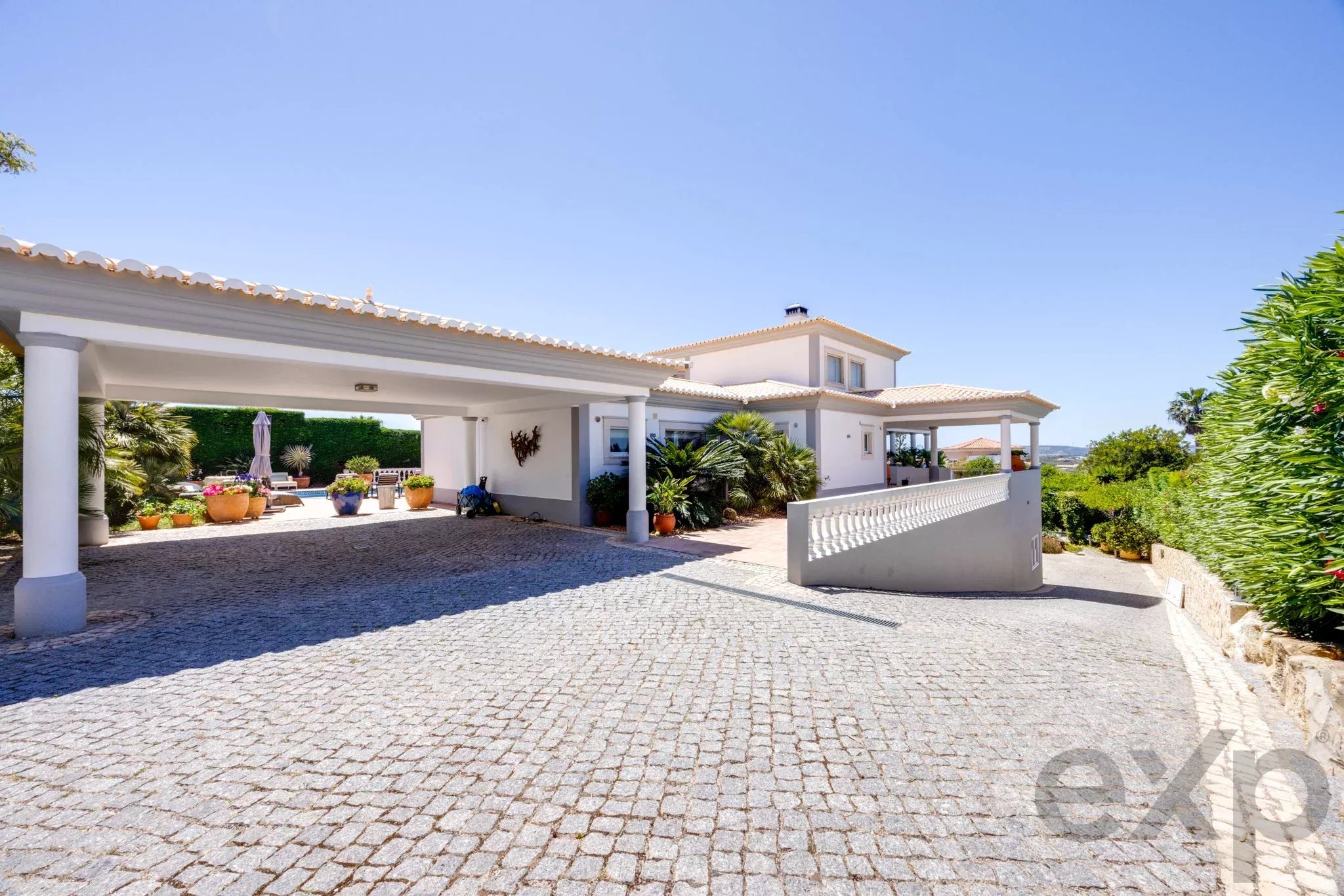 5-Bed American-Style Family Villa with Pool, Between Lagos and Praia da Luz 87053335 image 36