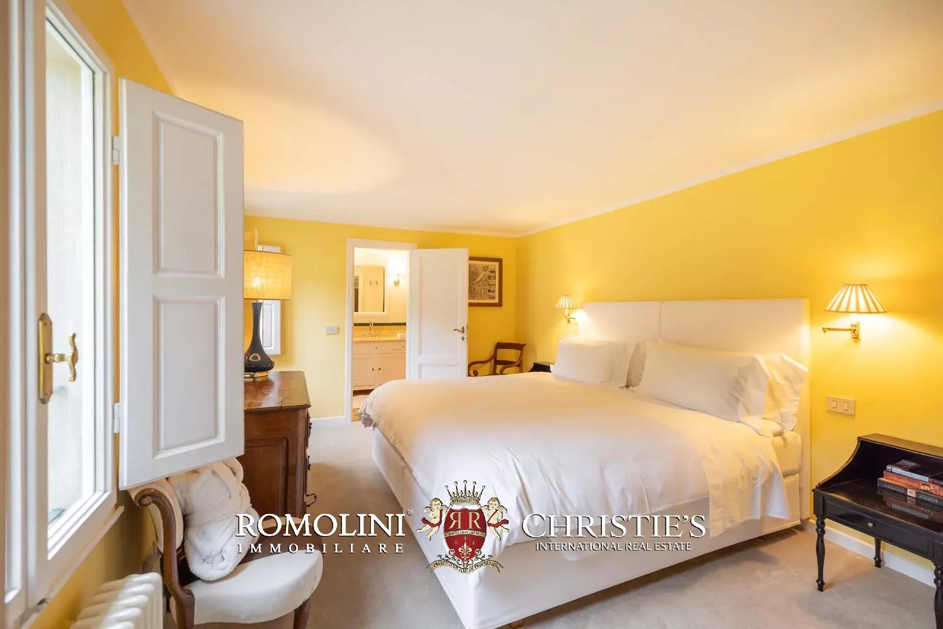 PRACHTVOLLER RESTAURIERTER PALAZZO MIT BLICK AUF DAS HISTORISCHE ZENTRUM VON FLORENZ ZU VERKAUFEN