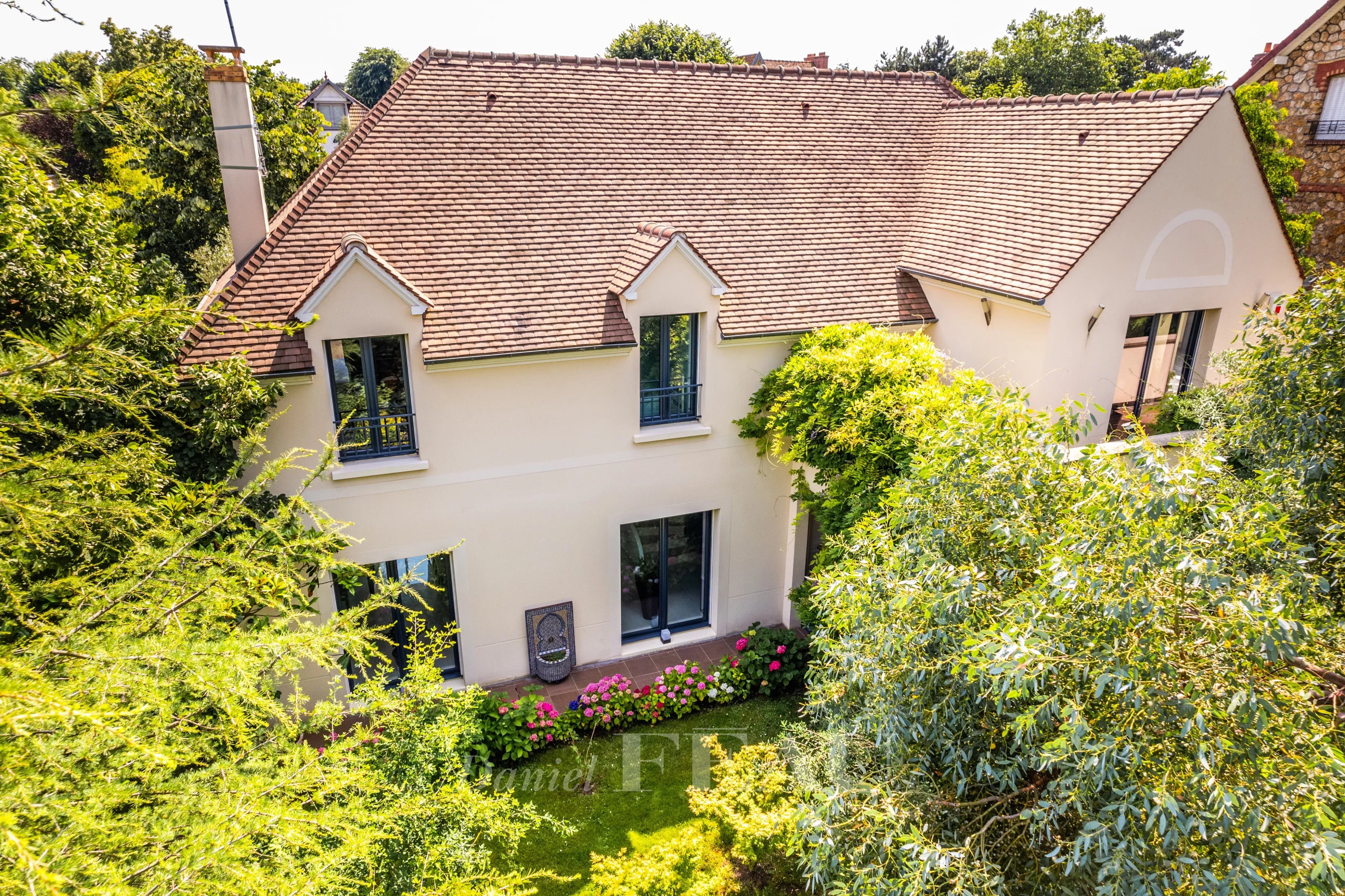 LE VESINET SUD - MAISON FAMILIALE - 5 CHAMBRES