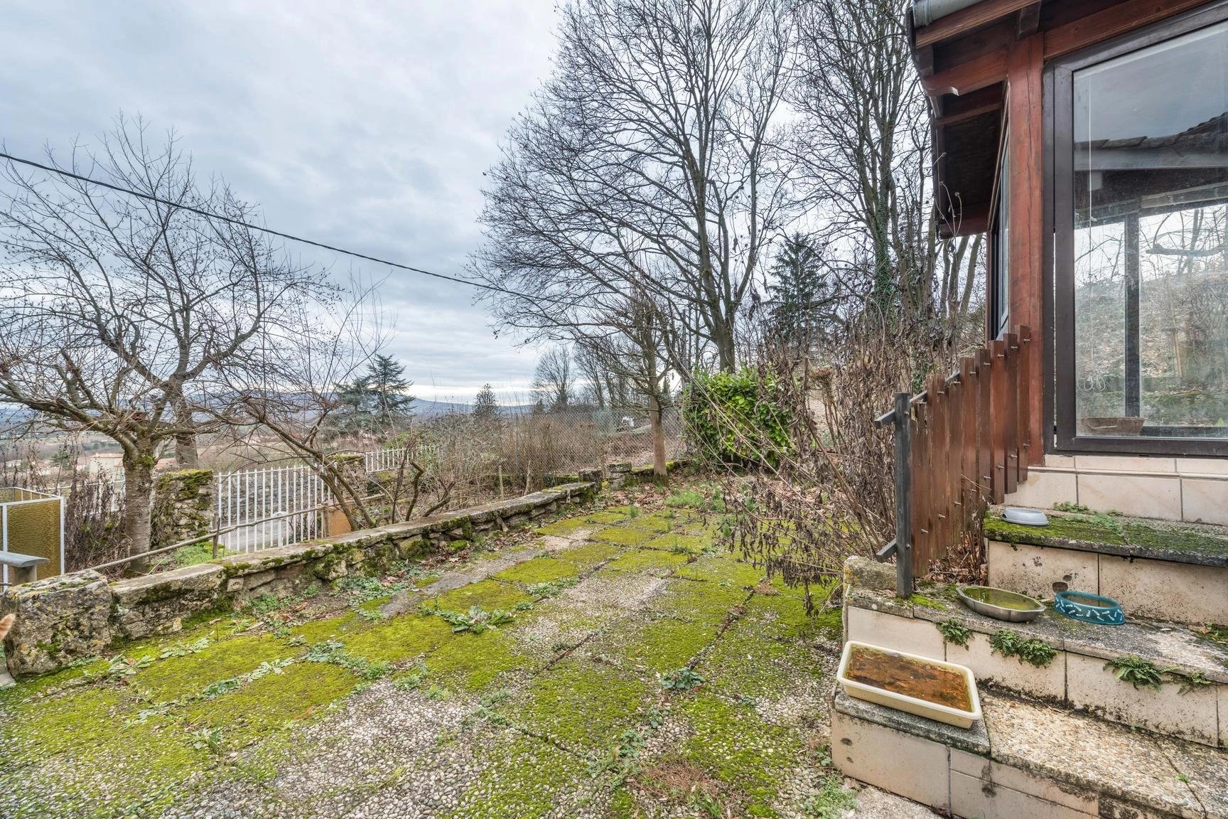 Maison à rénover avec jardin à Lucenay