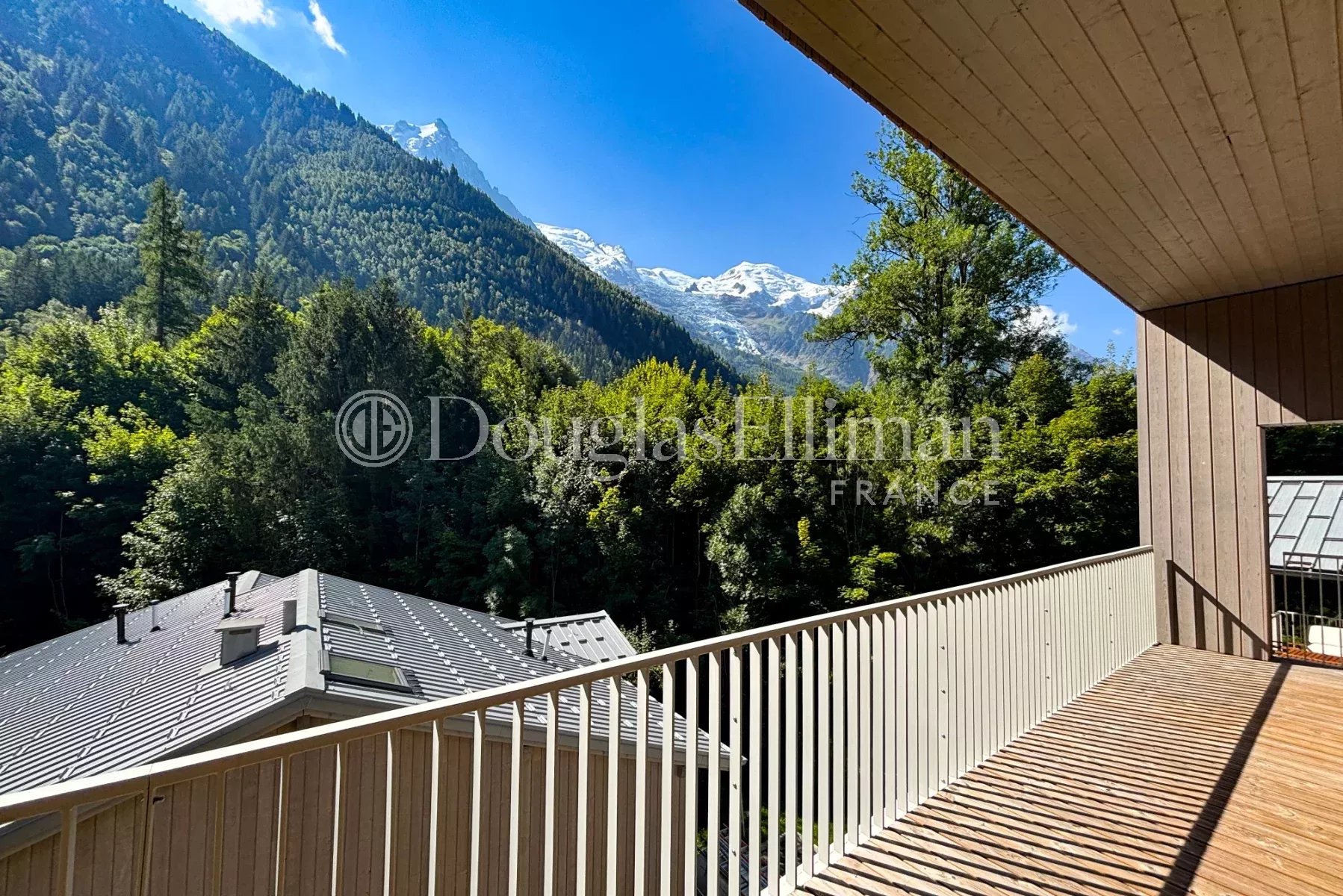 CHAMONIX – Recently-built penthouse apartment - Picture n°3
