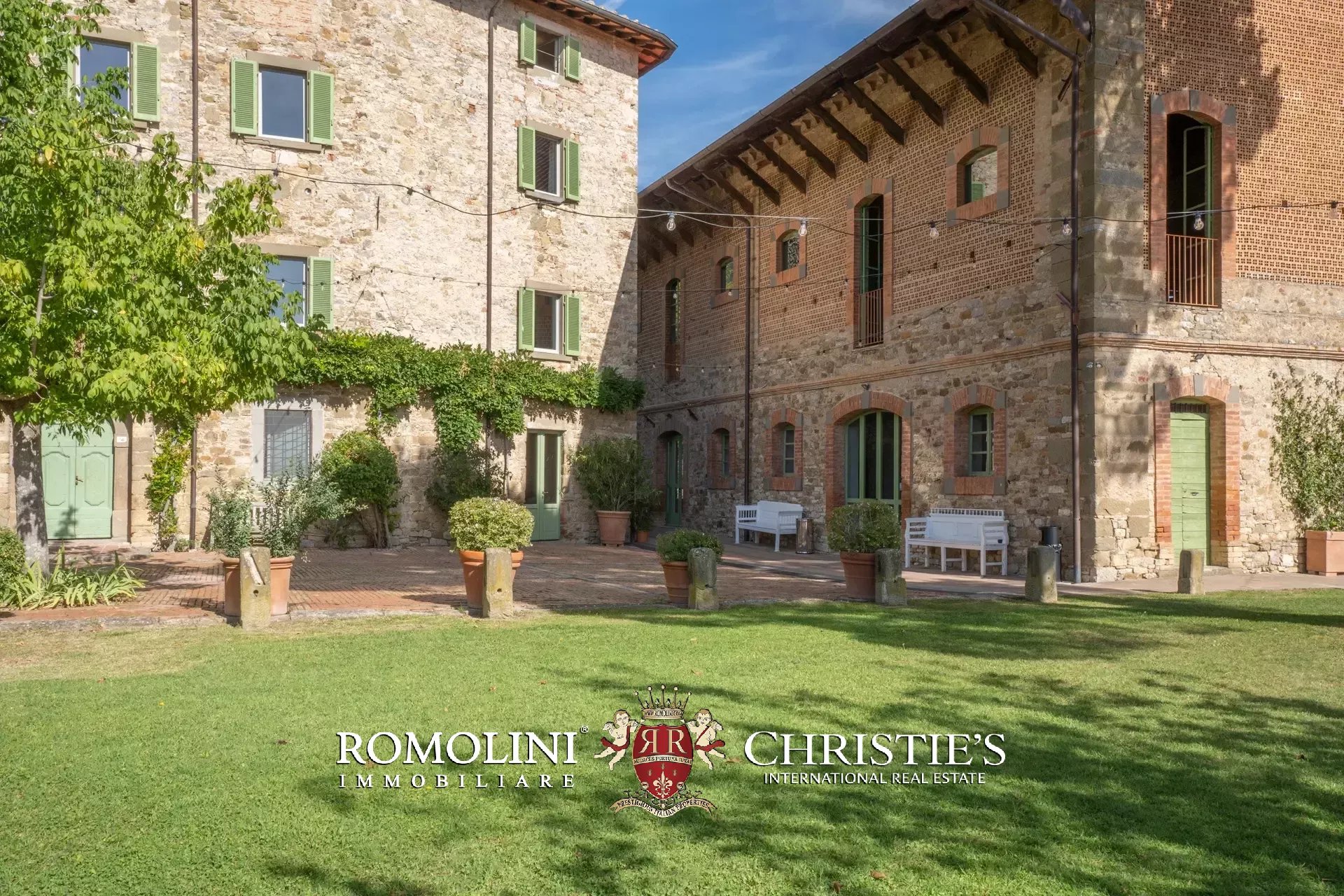 10 Bedroom Villa/Townhouse's Image 20