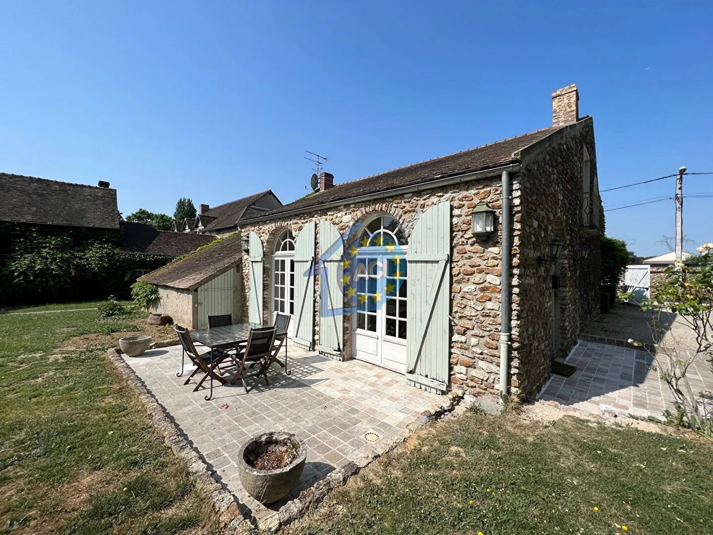 LONGNES, Maison en pierre de 150m² avec sa Grange de 100m² et son terrain de 1360m²