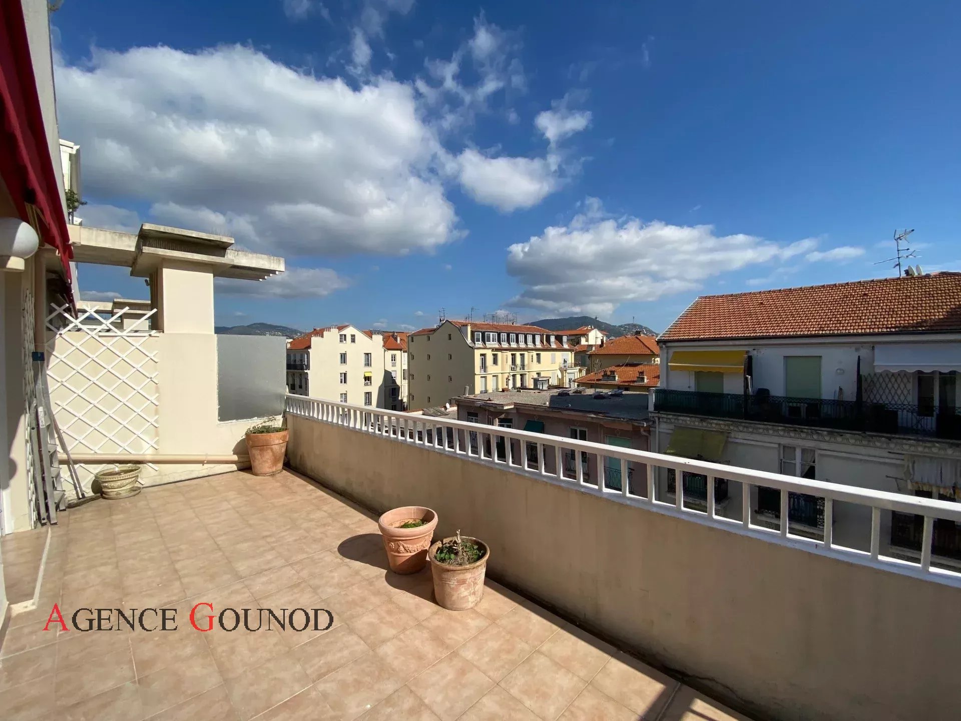 Beau T2 meublé avec terrasse plein ciel