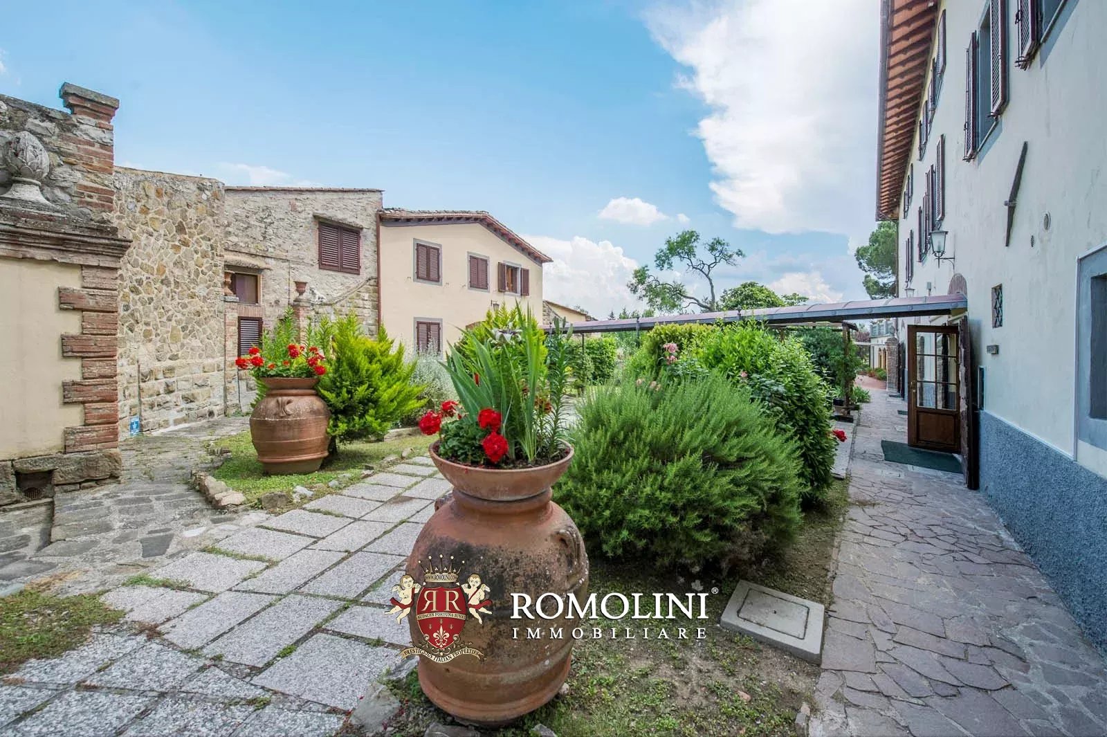 53 Bedroom Vineyard's Image 12