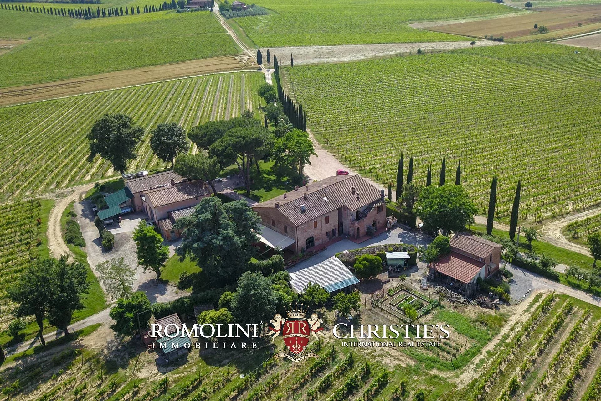 34 Bedroom Vineyard's Image 23