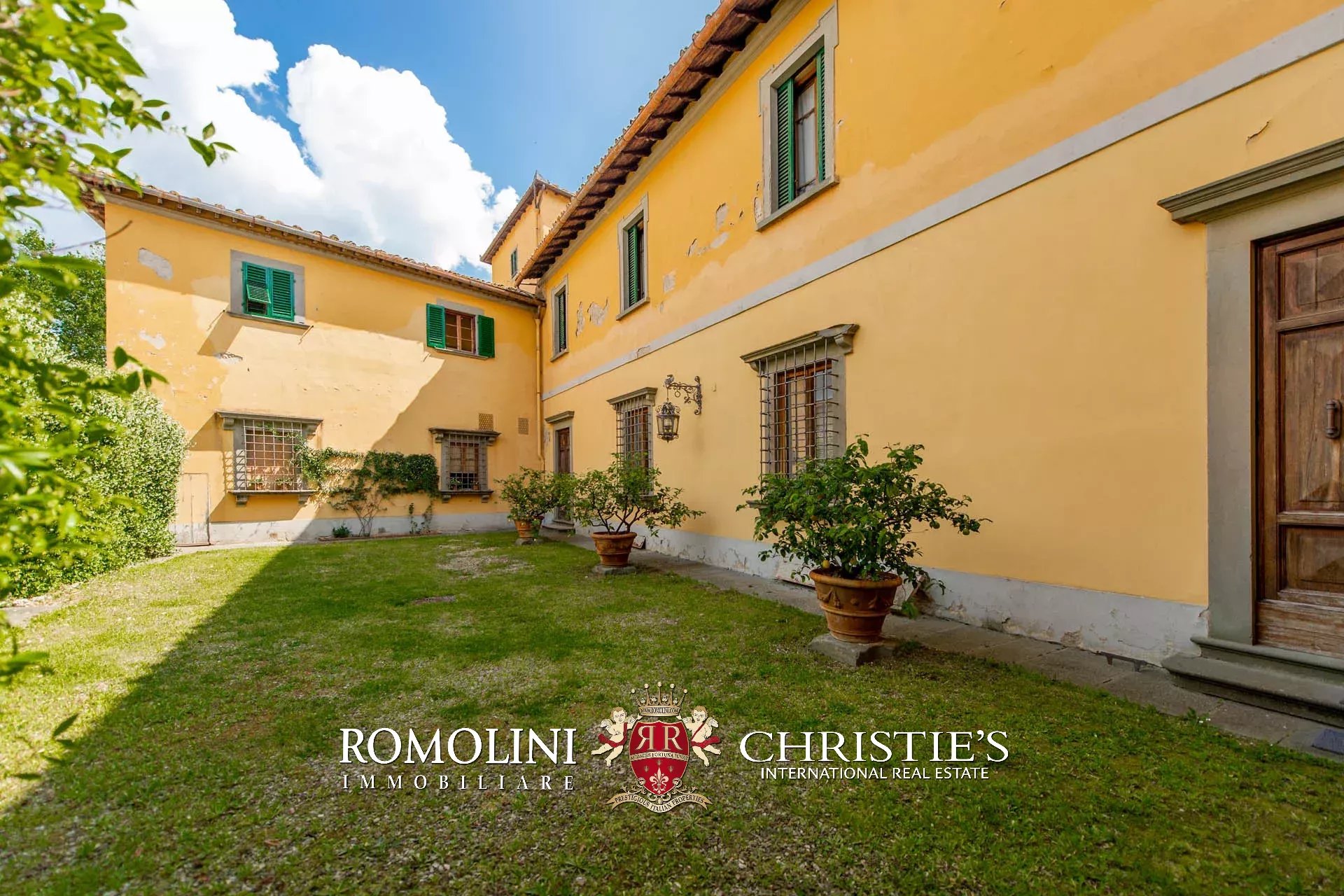 16 Bedroom Vineyard's Image 12