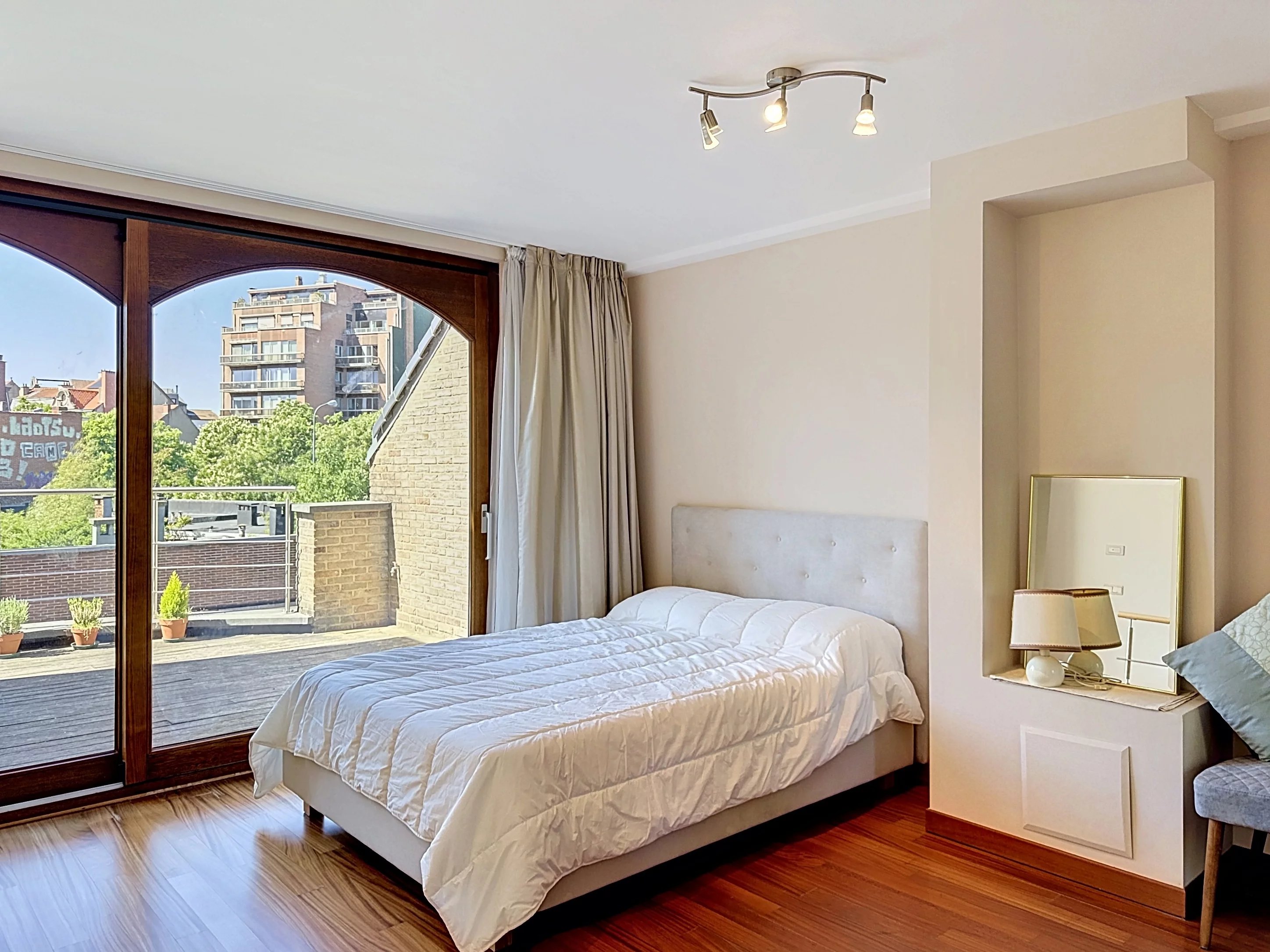 Square Plasky - Maison meublée 1 chambre avec jardin, terrasses et garage