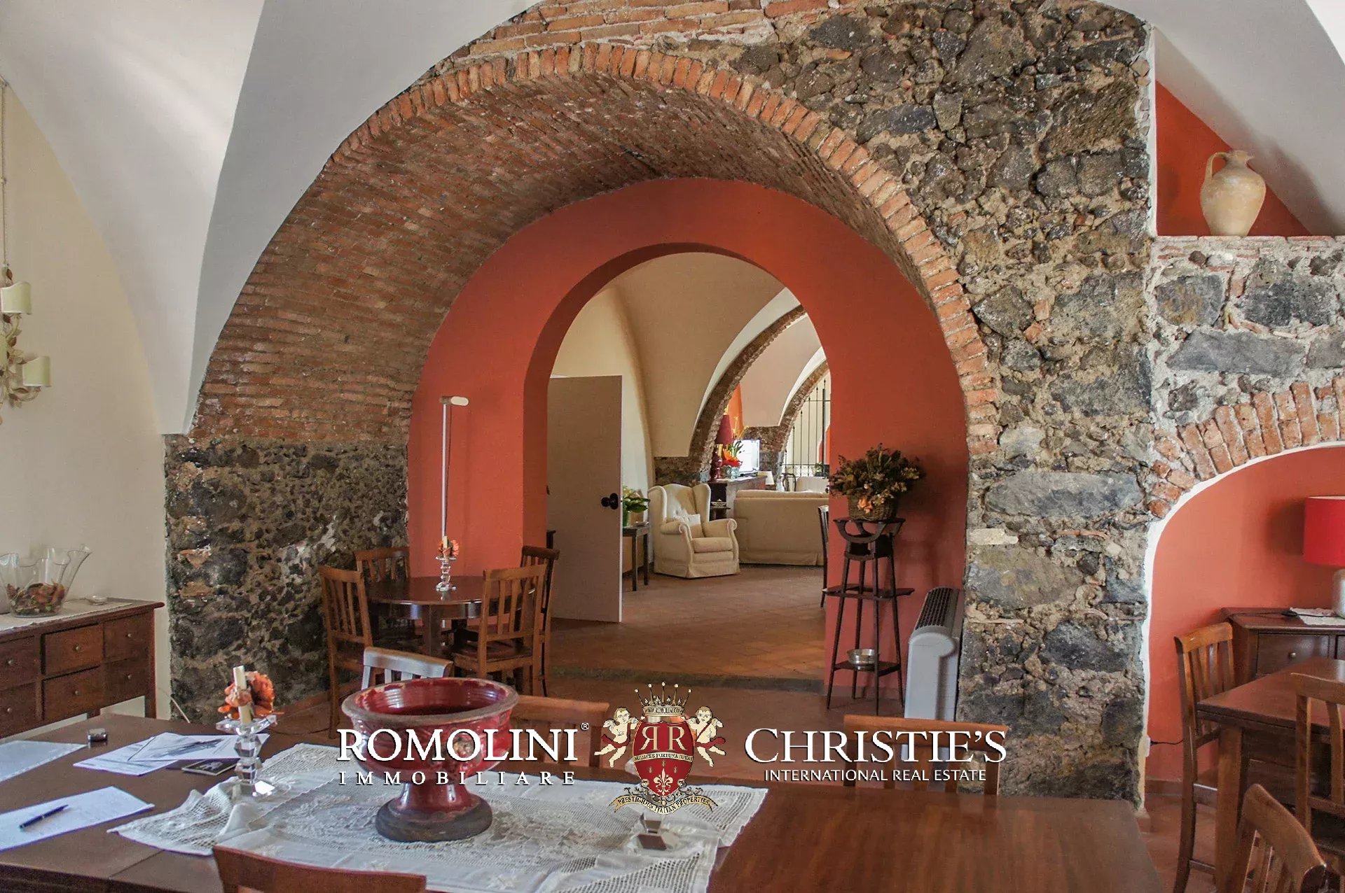 9 Bedroom Vineyard's Image 46
