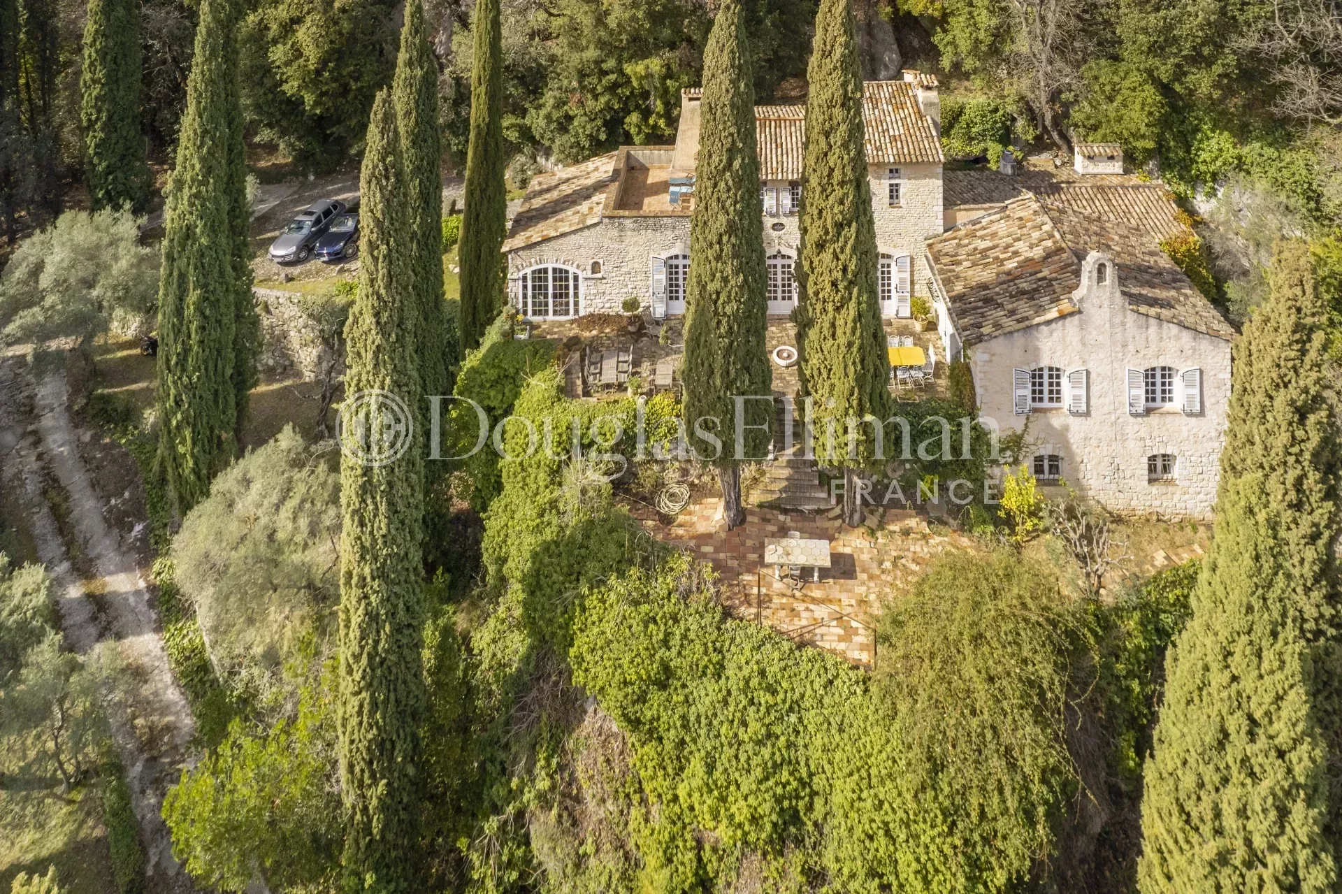 TOURRETTES-SUR-LOUP : a stunning stone property with panoramic views - Picture n°3