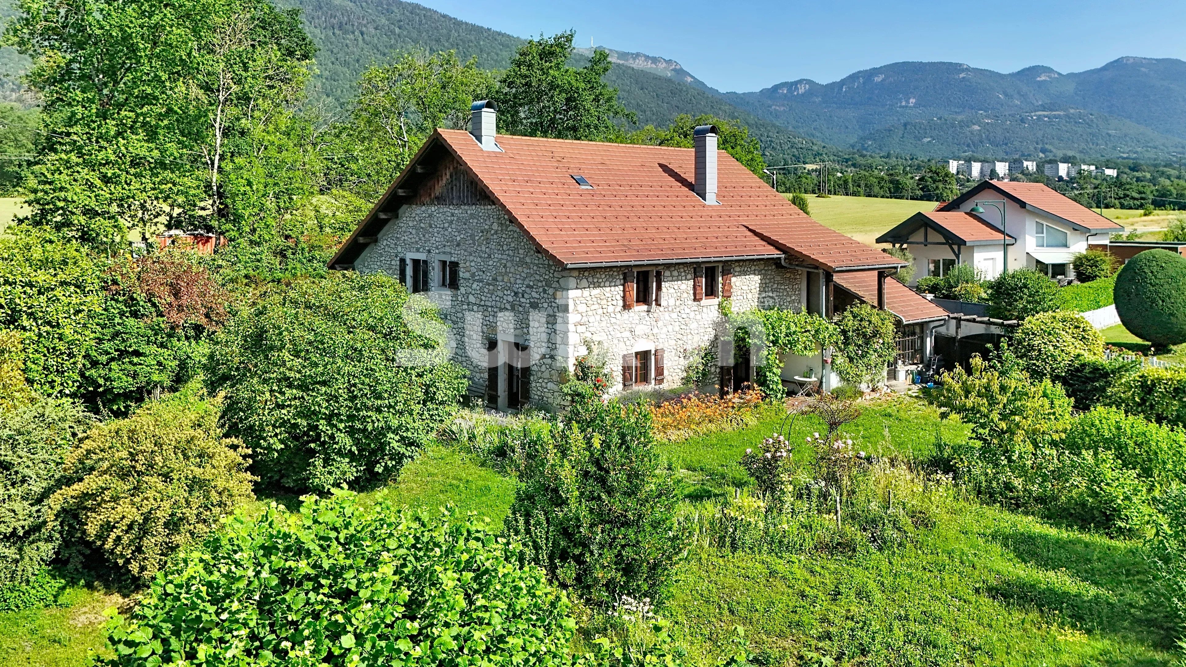 Exclusivité – Maison de caractère en pierre – Échenevex