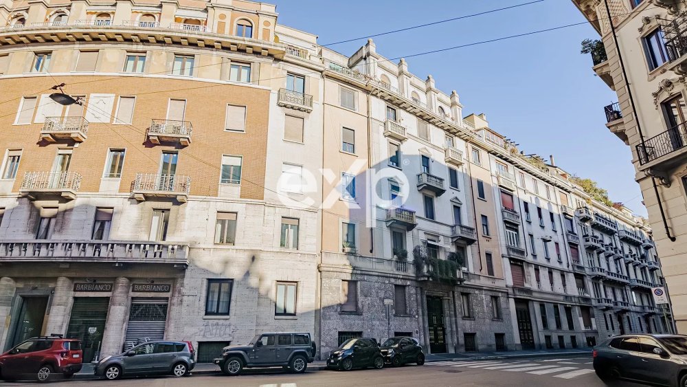 Elegante appartamento al quinto piano con terrazzo e posto auto