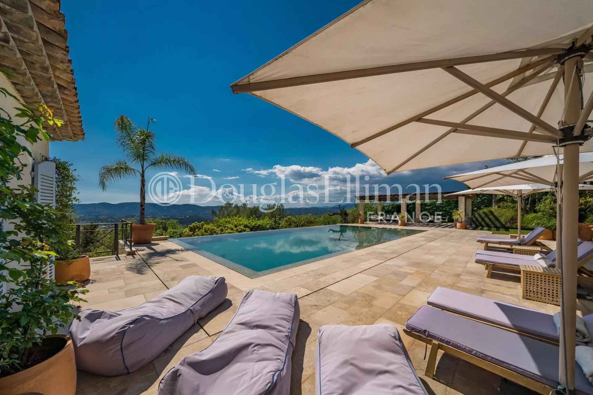 Castellaras – Superbe villa avec vue panoramique dans domaine sécurisé - Image nᵒ3