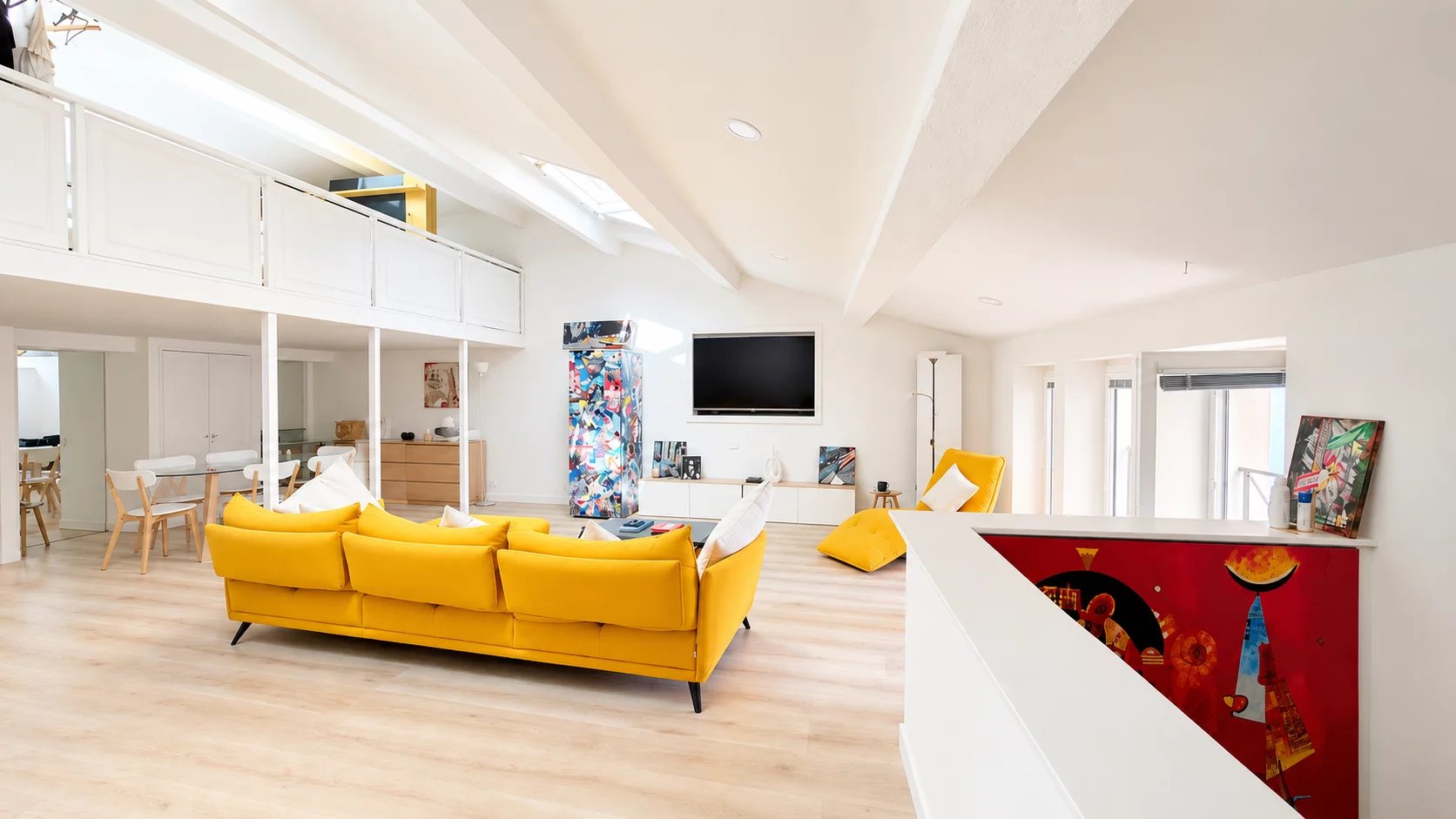 100 mètres du Palais des Festivals et des plages de Cannes,  loft de 114,08 m²