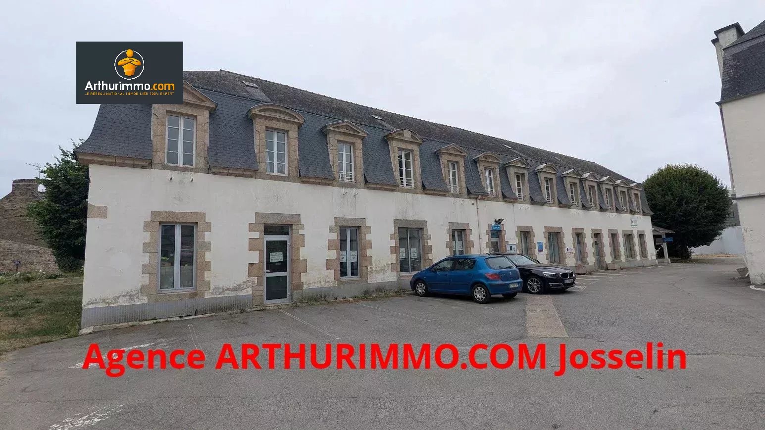 JOSSELIN BATIMENT AVEC TERRAIN DE 1700 M²