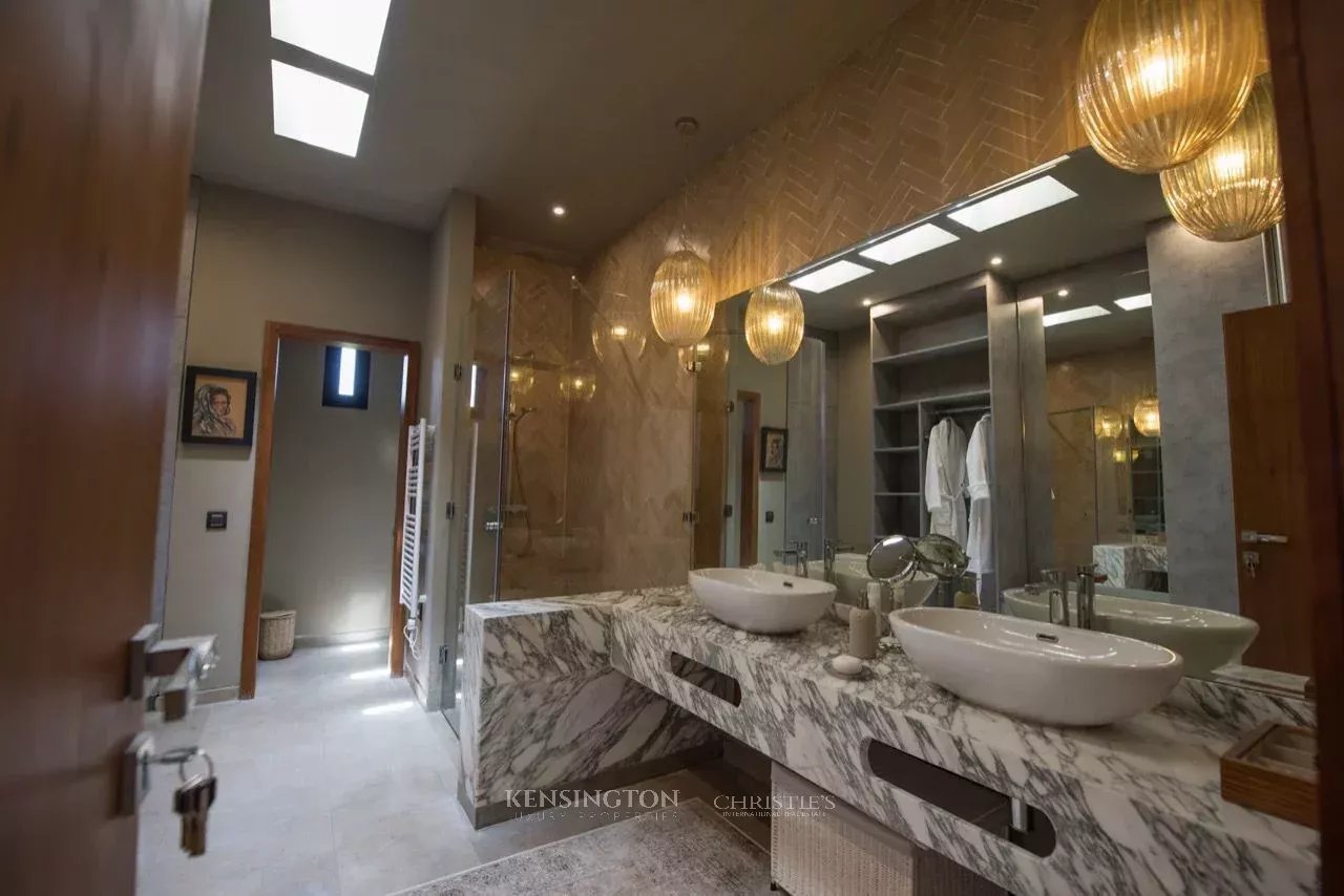 5 Bedroom Villa/Townhouse's Image 13