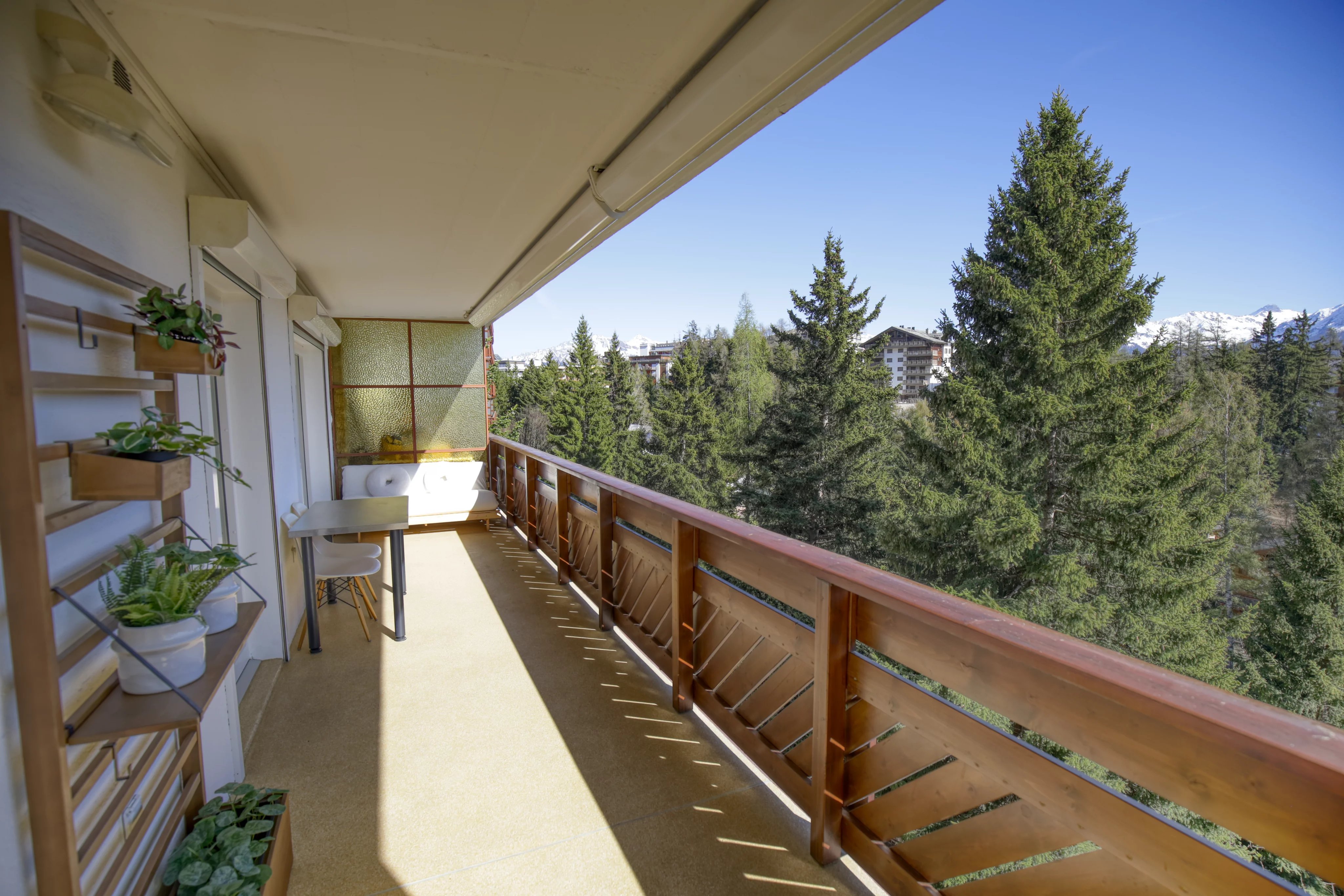 2,5 pièces de standing - rénové et grand balcon, à Crans !