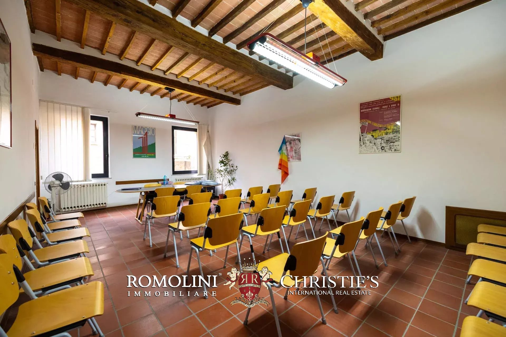 8 Bedroom Villa/Townhouse's Image 12