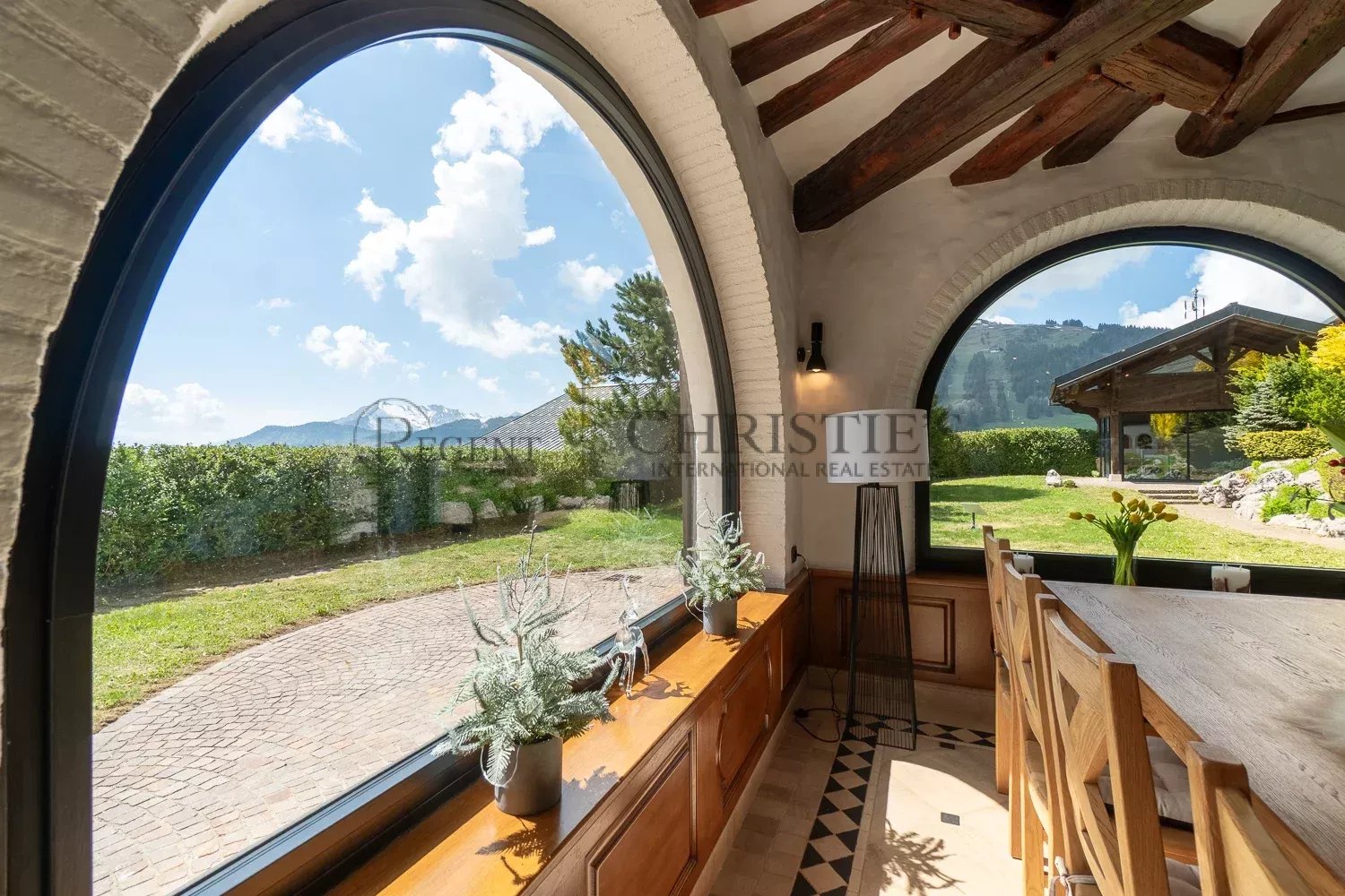 6 Bedroom Villa/Townhouse's Image 17