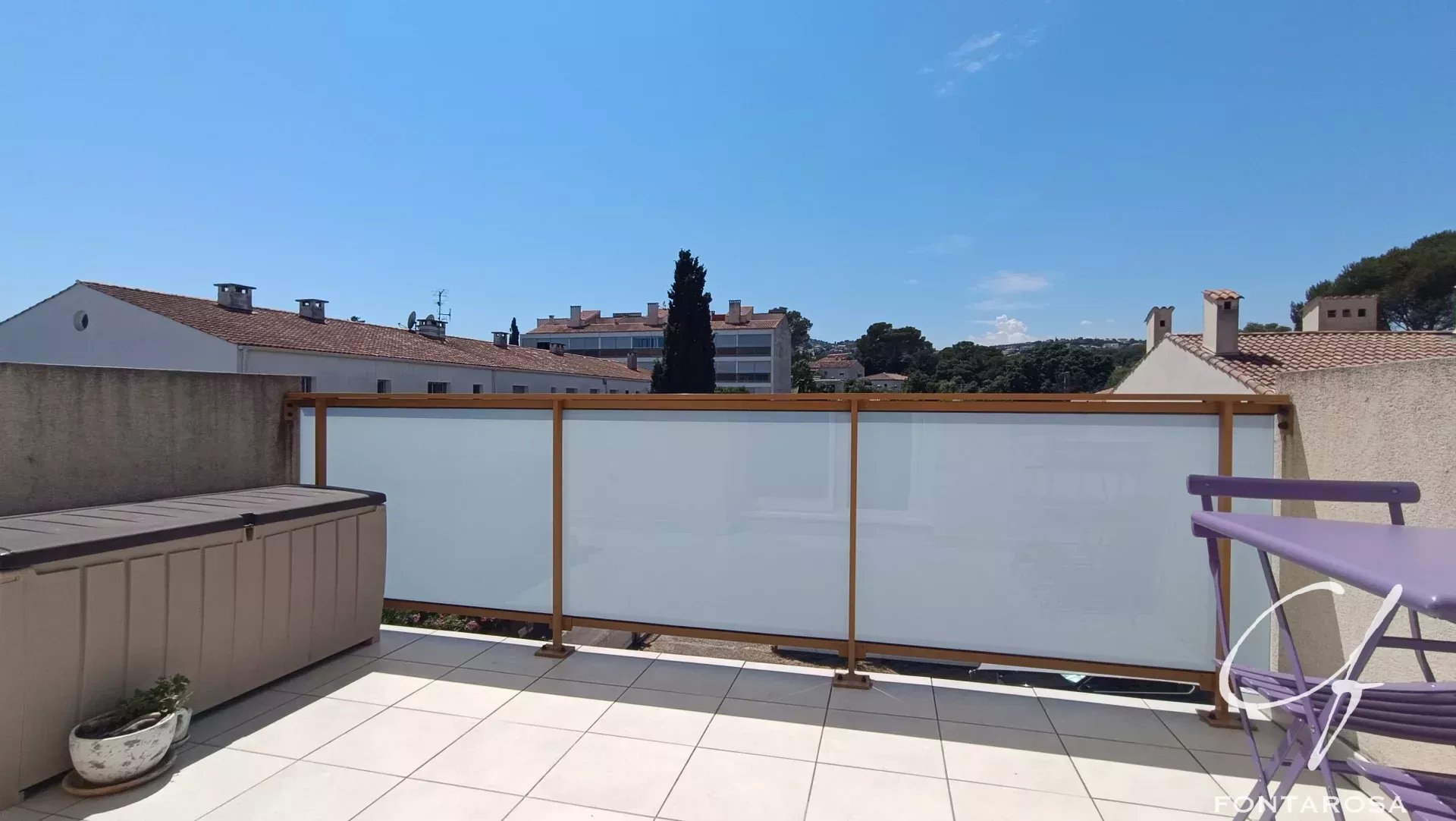 APPARTEMENT 2 PIECES ST AYGULF -GARAGE EN SUS