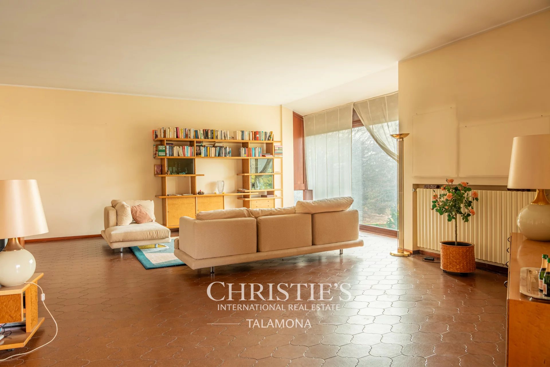 6 Bedroom Villa/Townhouse's Image 31