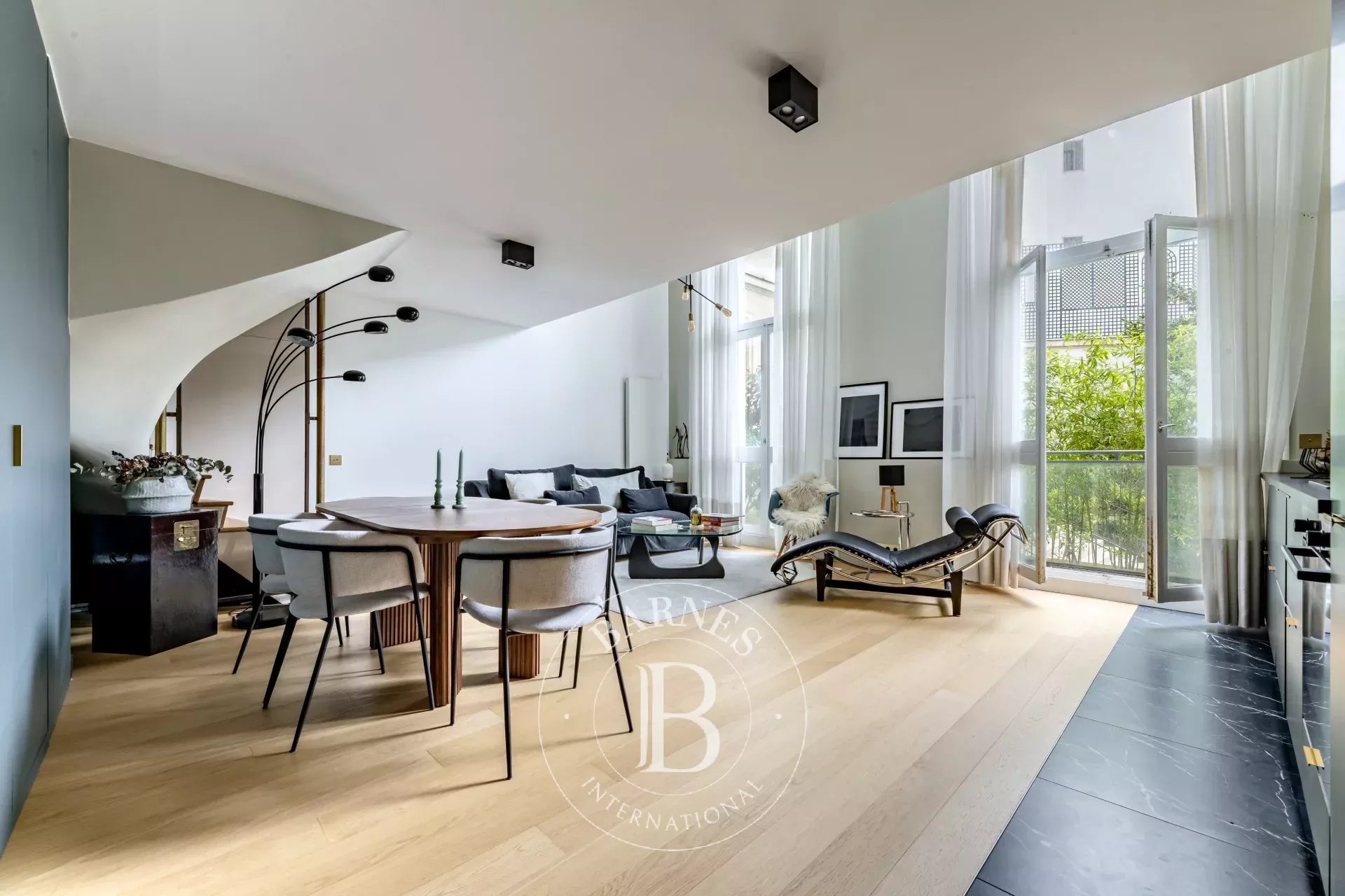Paris 16 – Arc de Triomphe – 1-Bedroom Apartment – Prestigious Building