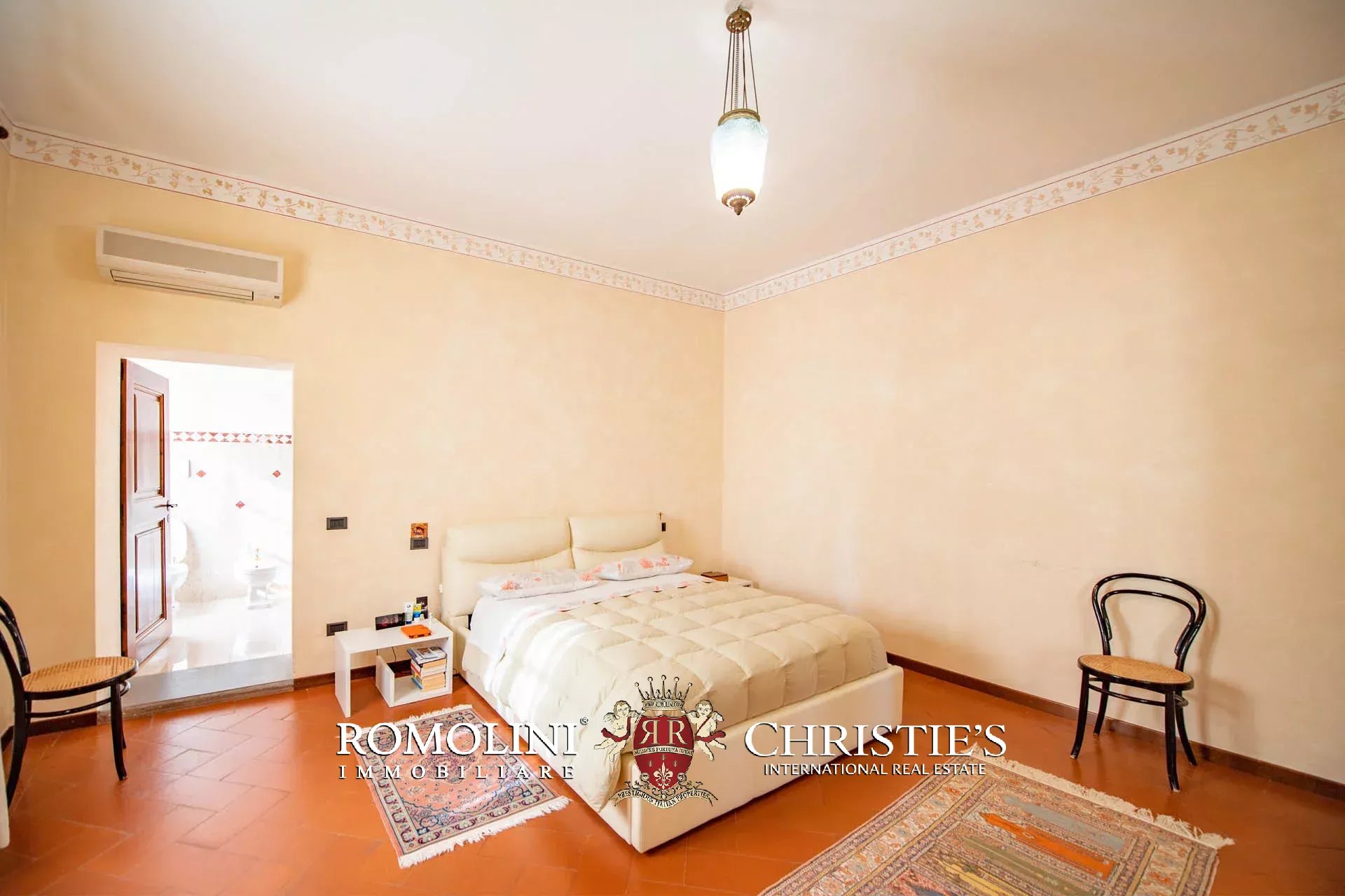 9 Bedroom Chateau's Image 54