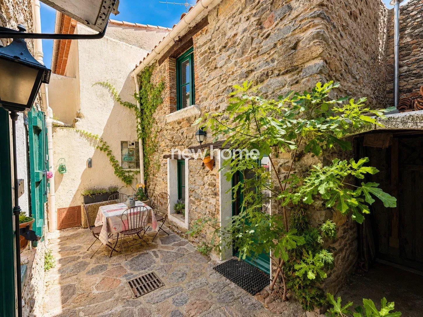 Authentique maison de village avec maison d'amis, patio et terrasse au cœur de La Garde-Freinet