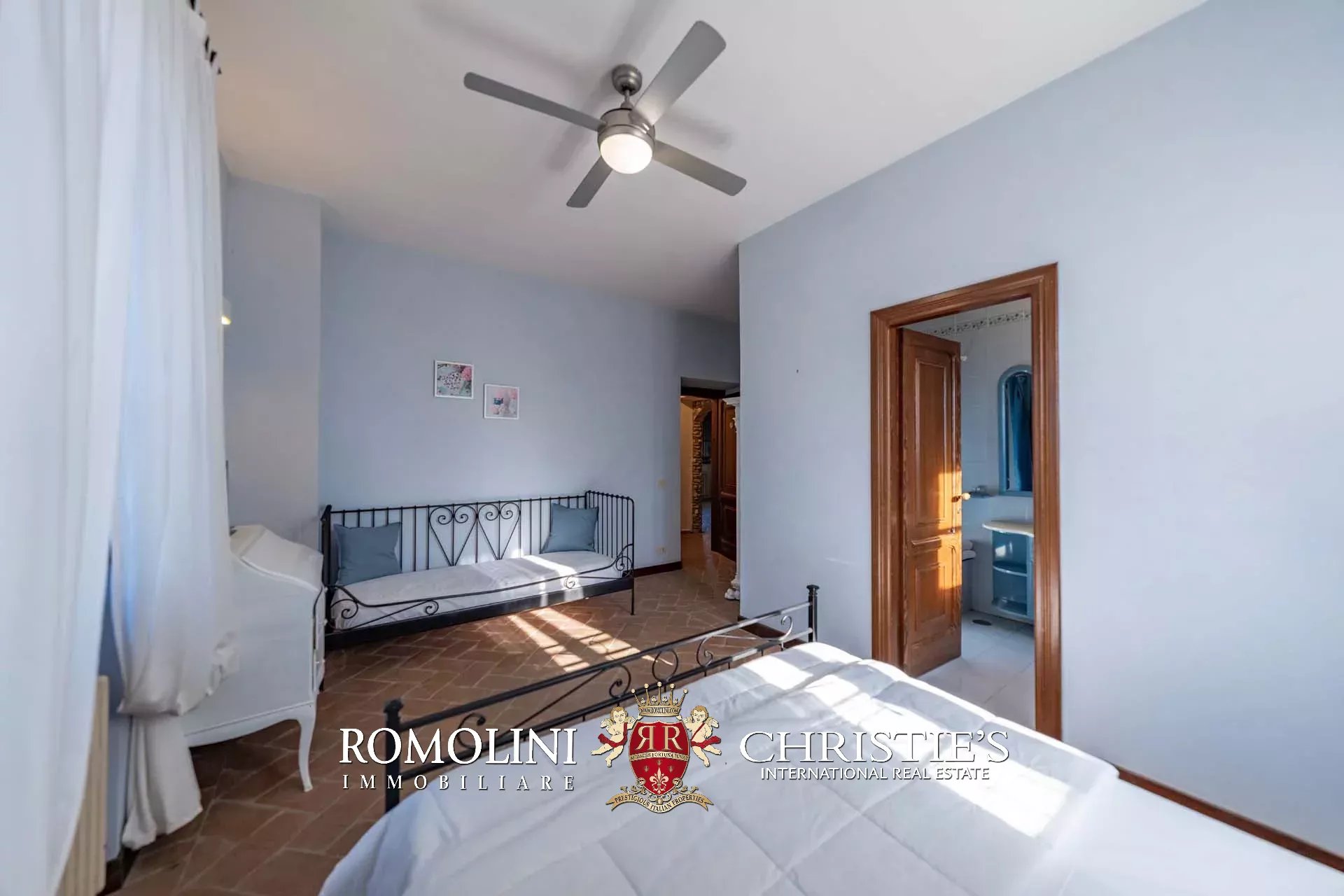 20 Bedroom Chateau's Image 34