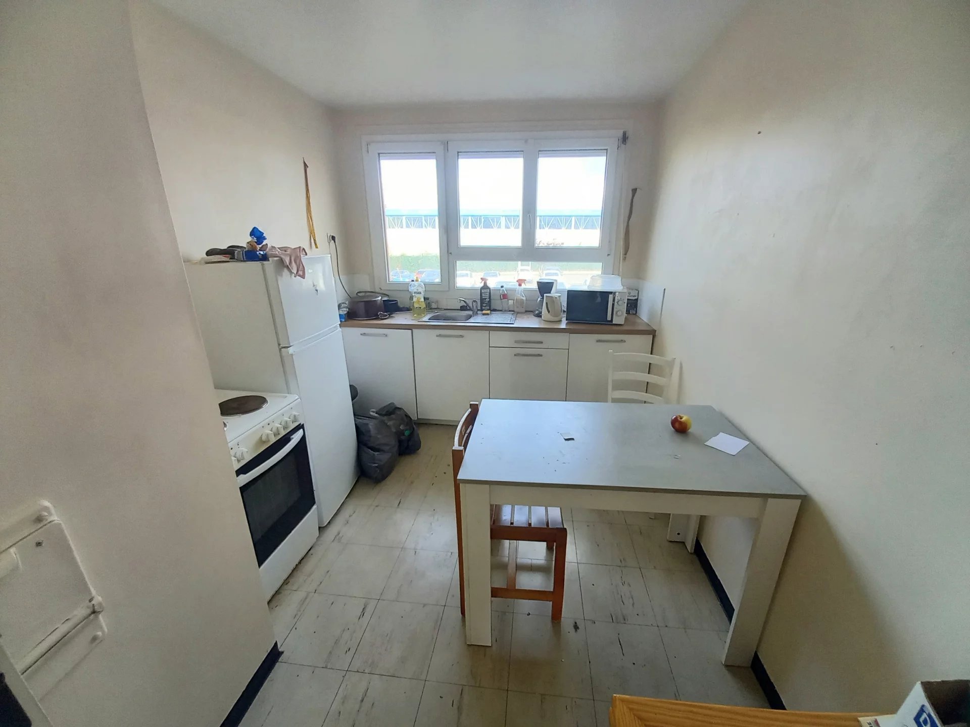 LAVAL POUR INVESTISSEUR STUDIO DE 38 M2 LOUE 360 € HORS CHARGES
