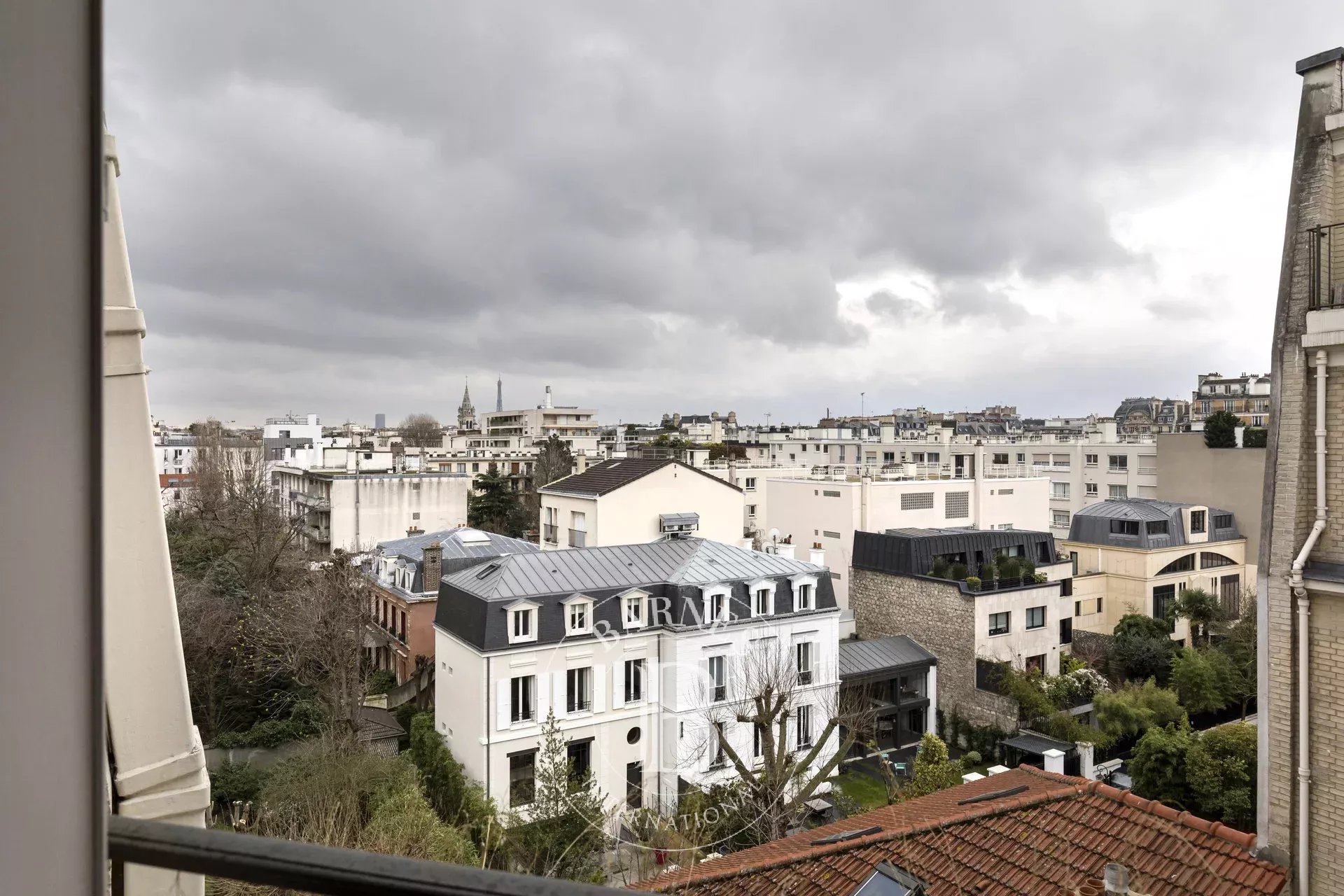 Neuilly - Argenson - Top floor - 4-5 bedroom apartment - Period charm - picture 9