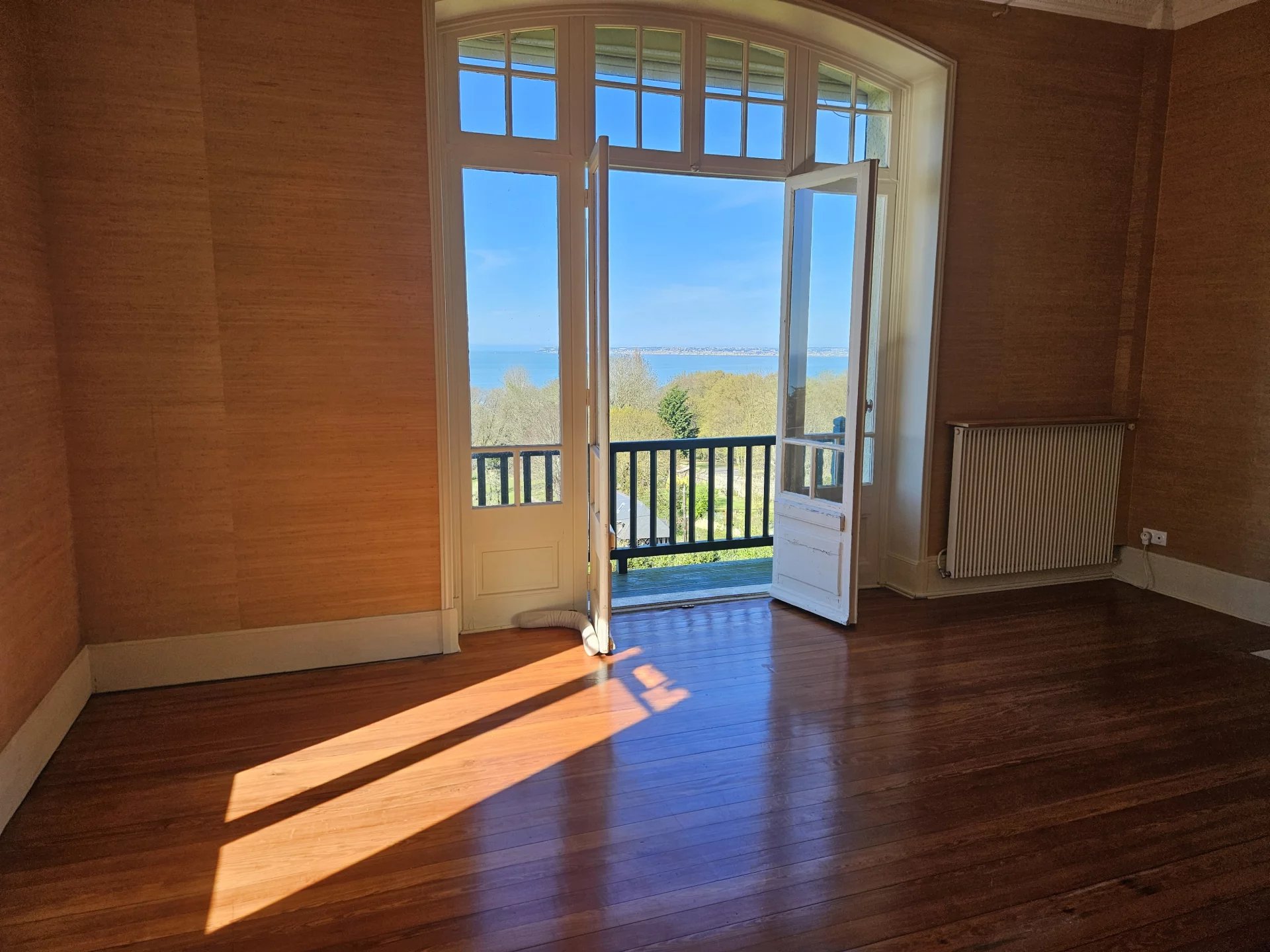 APPARTEMENT AVEC BALCONS ET VUE MER PANORAMIQUE