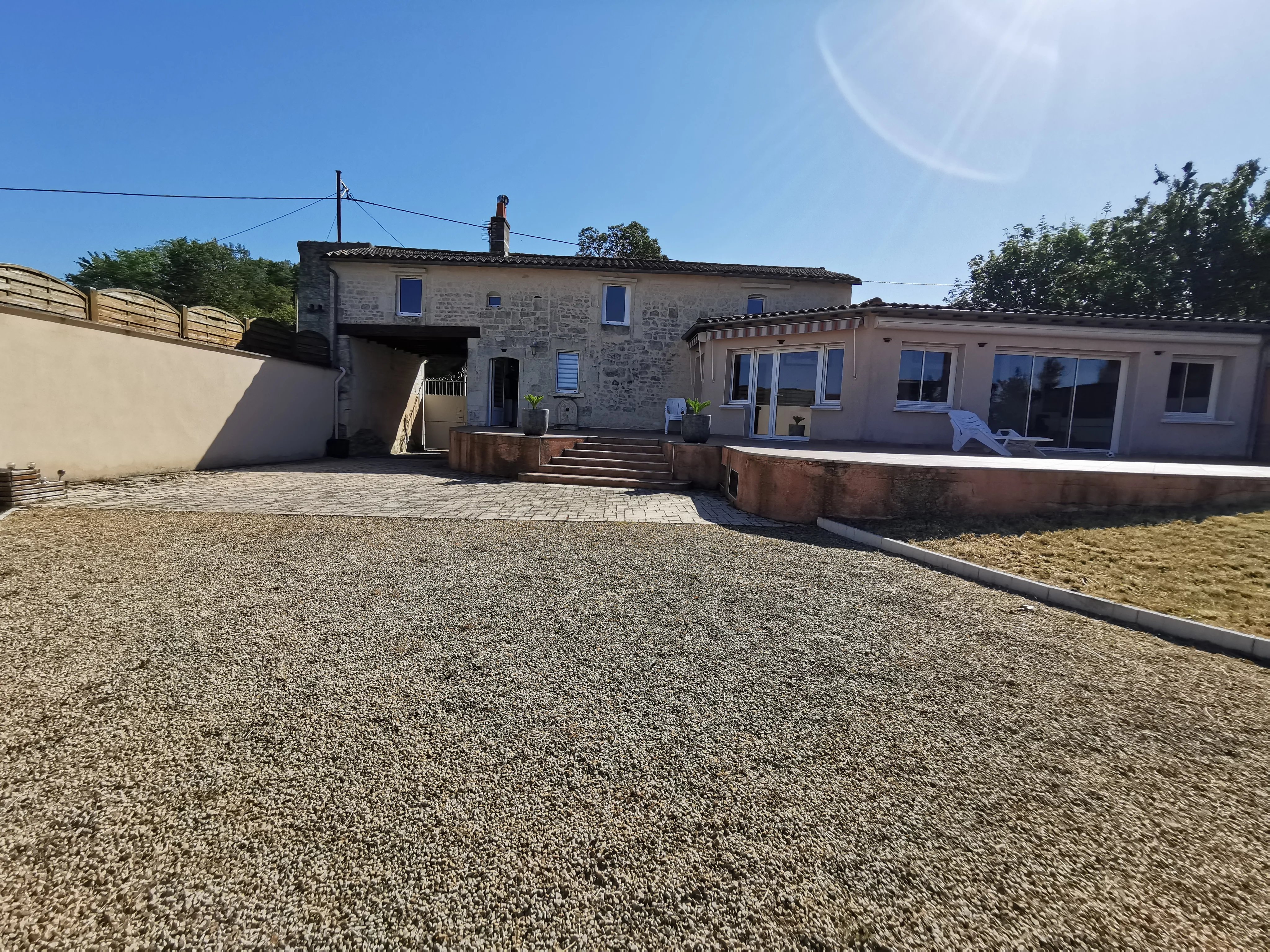 Charmante propriété de 157 m² à Ranton
