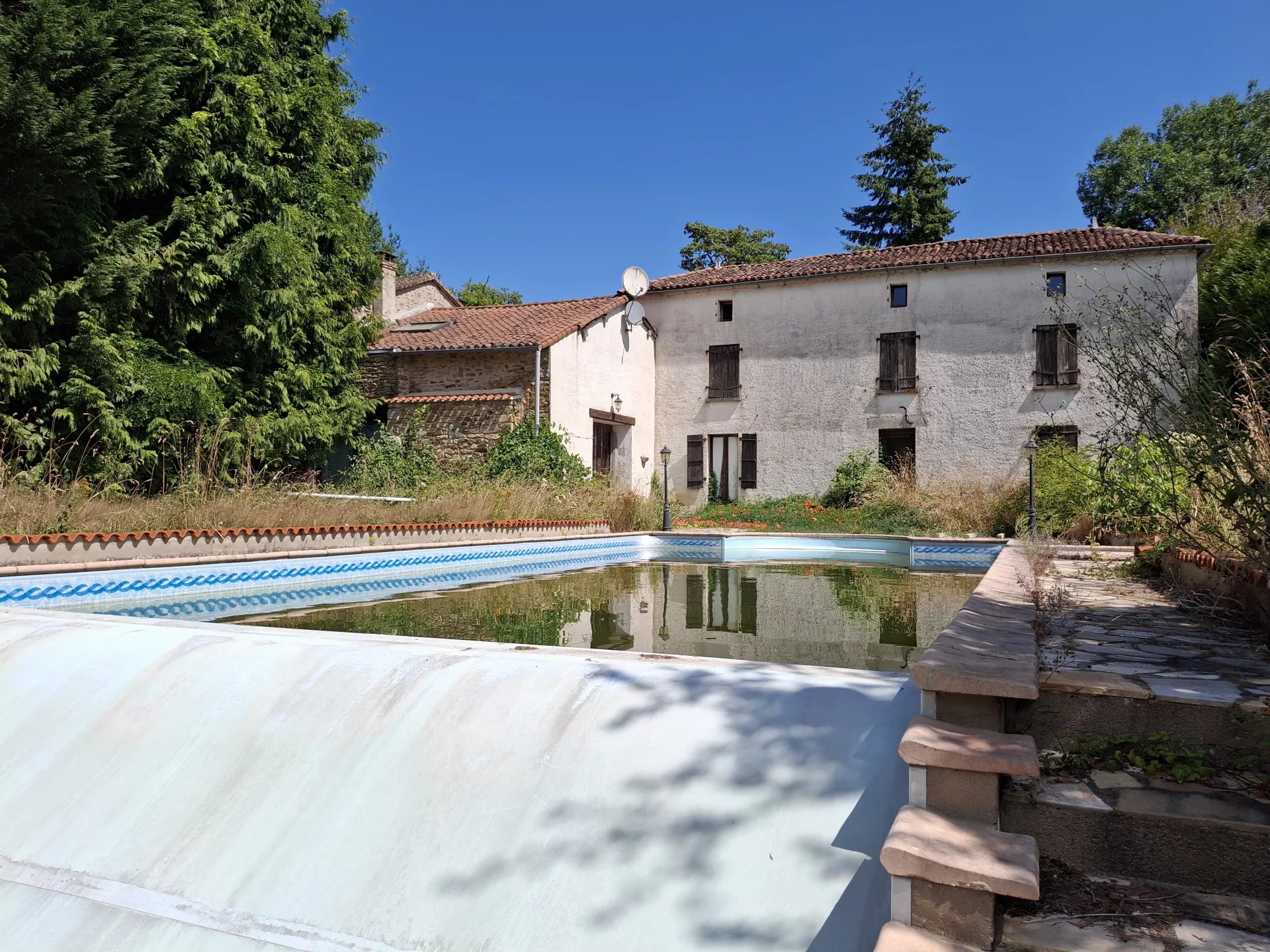 Substantial house with infinity pool and land to renovate