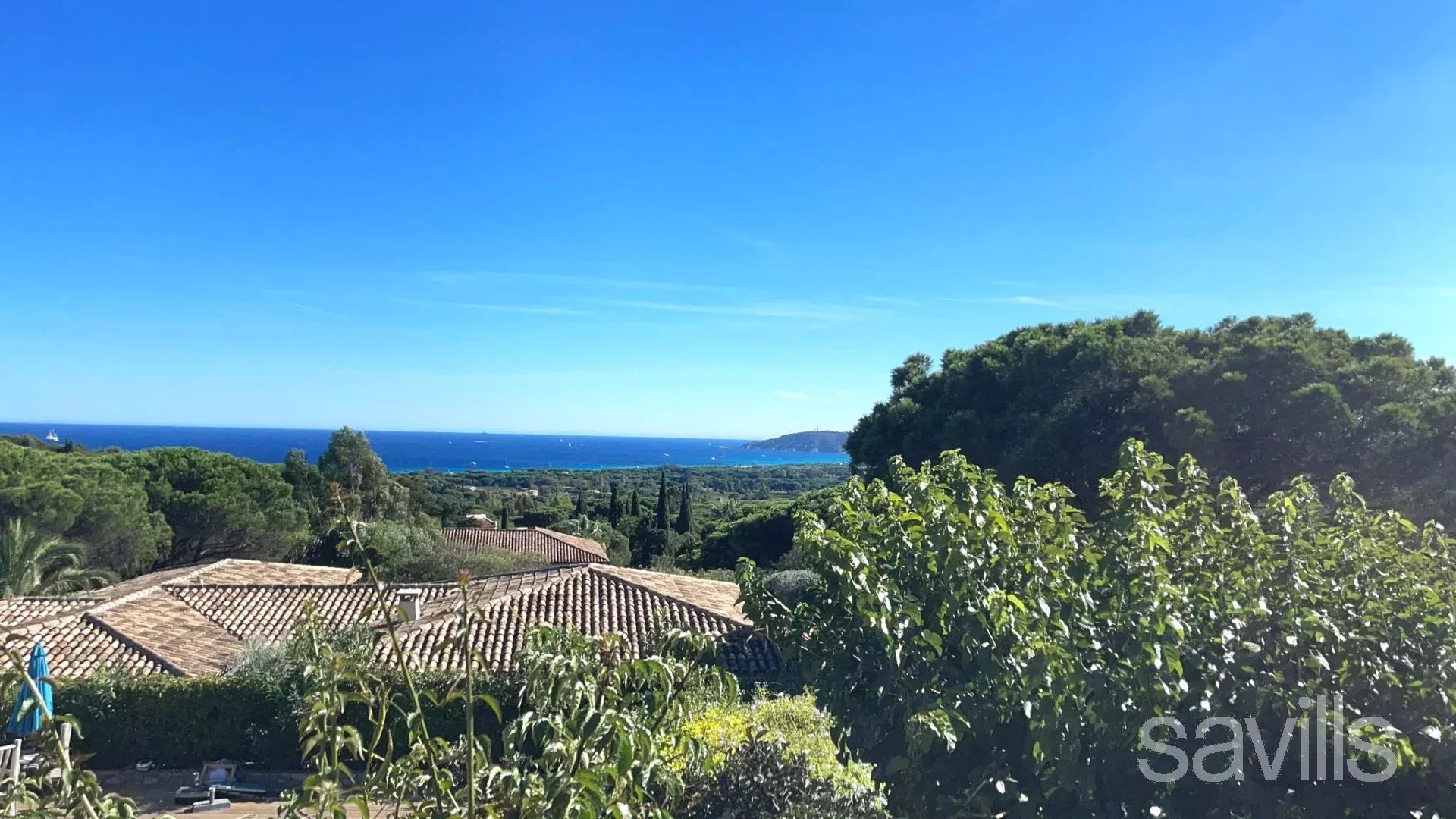 Maison de charme offrant 8 chambres avec vue mer et piscine à Saint-Tropez