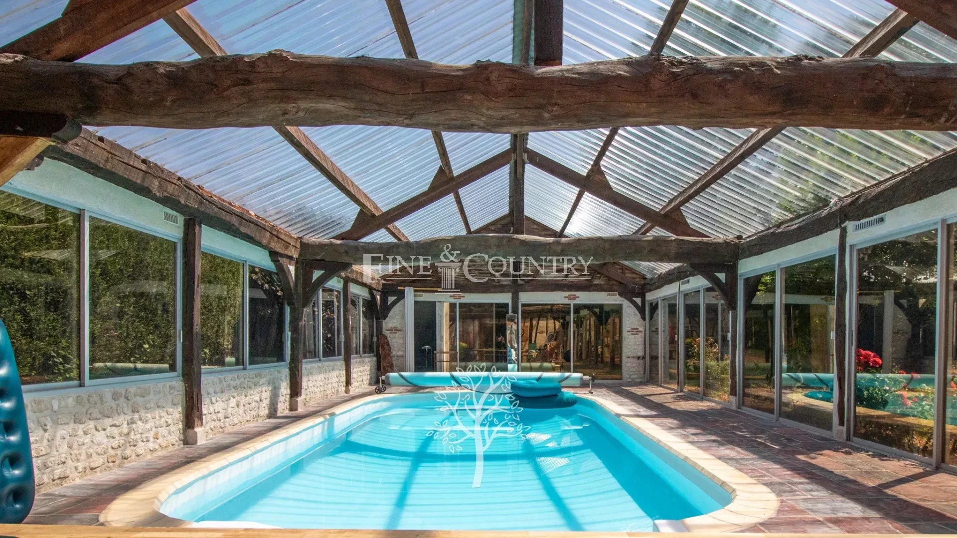 Photo of 7-room Thatched cottage for sale with covered heated swimming pool