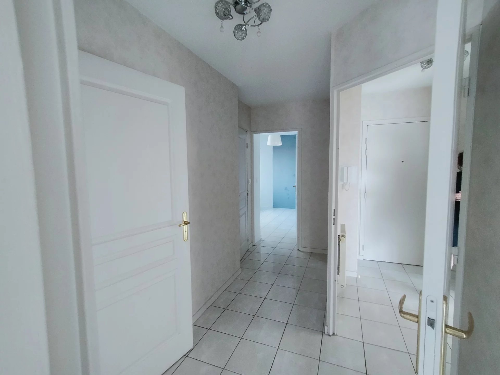 483223 Location Lyon 8ème