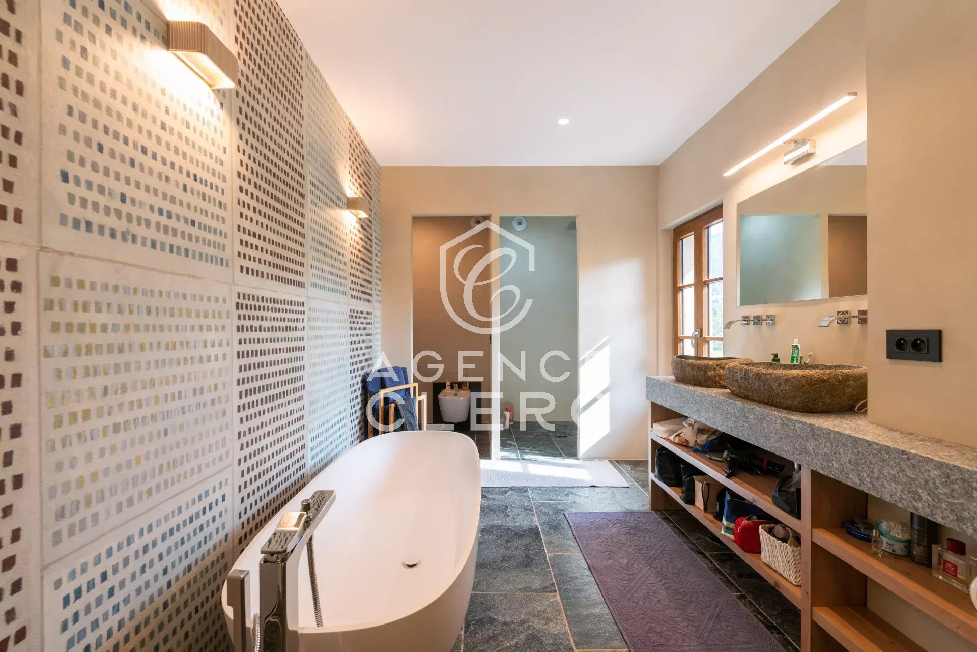 6 Bedroom Villa/Townhouse's Image 18