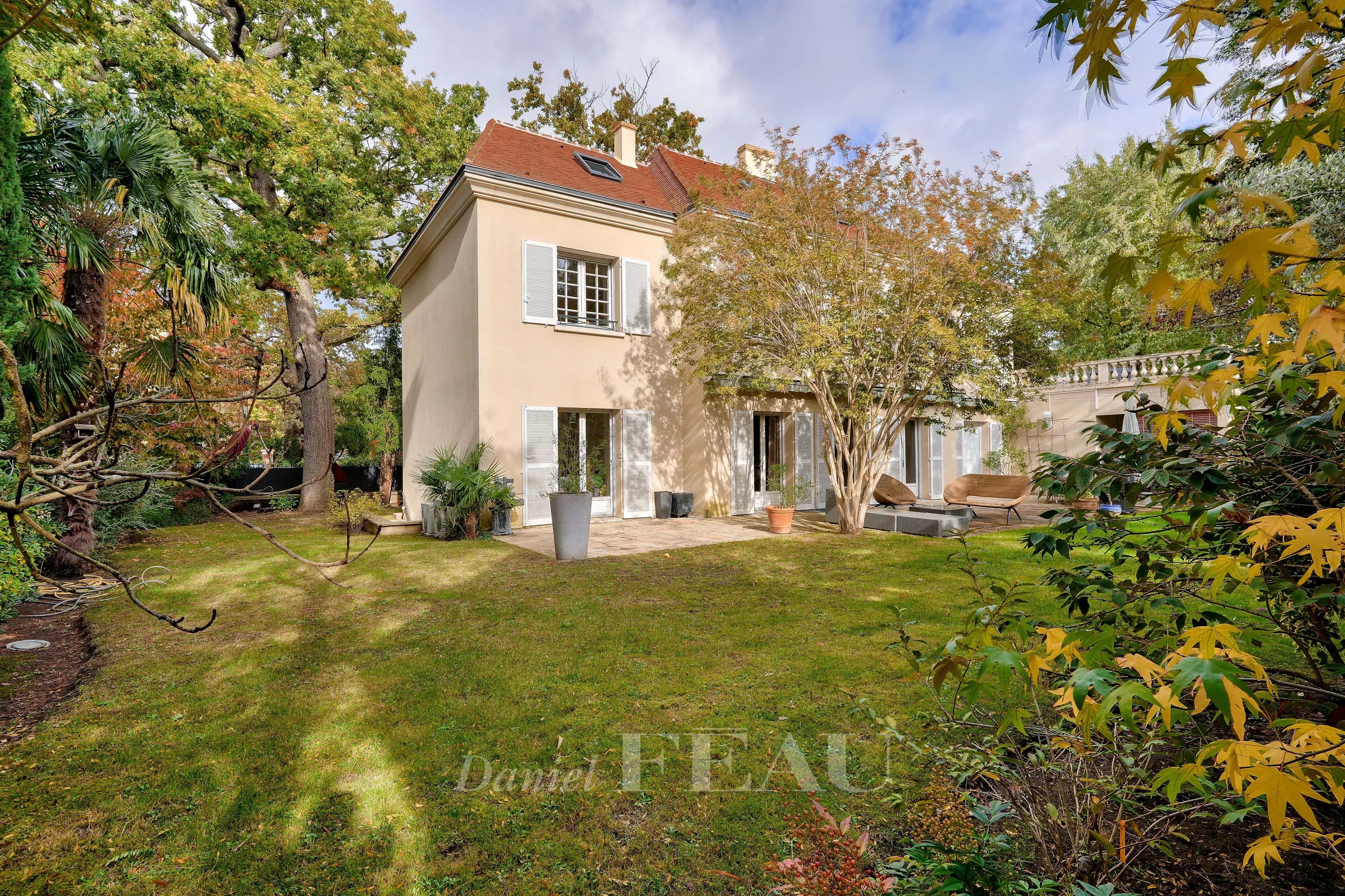 MAISON MEUBLEE 5 CHAMBRES (SAINT-GERMAIN-EN-LAYE)