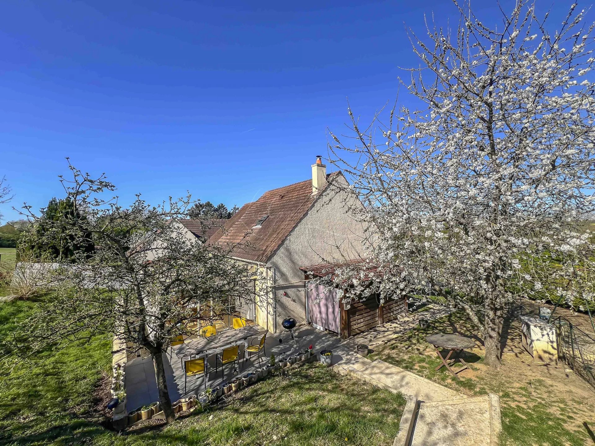 Charmante Maison Familiale à Proximité de Gisors