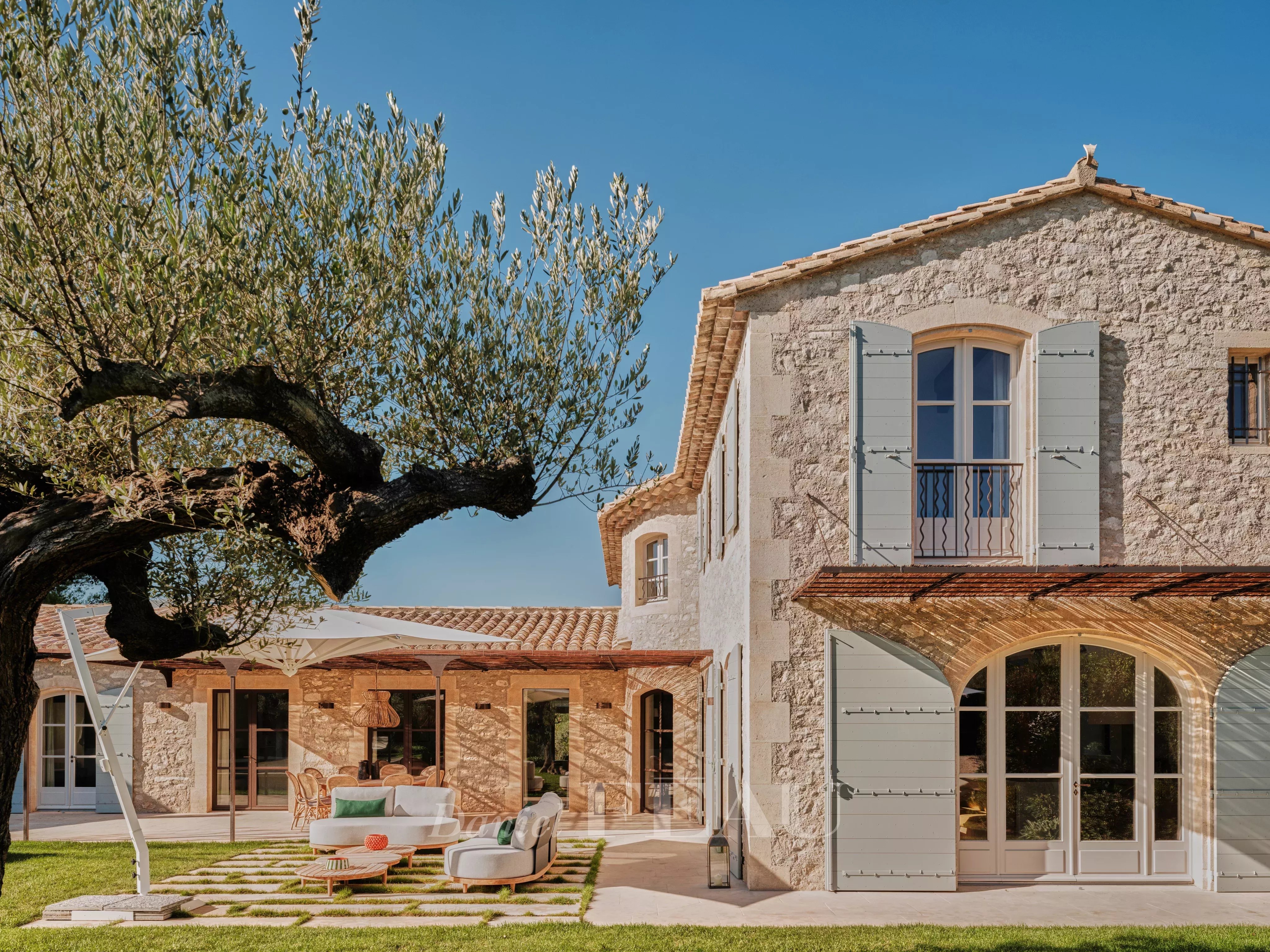 Eygalières - Mas en pierre