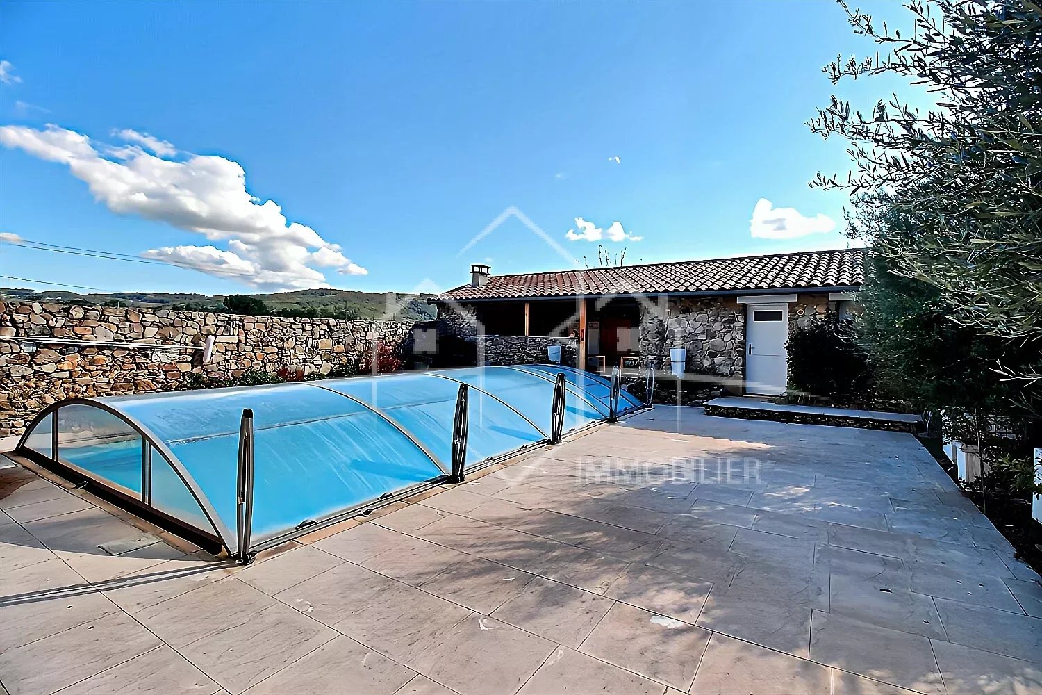 Maison en pierre 161 m² hab, 4 ch avec piscine