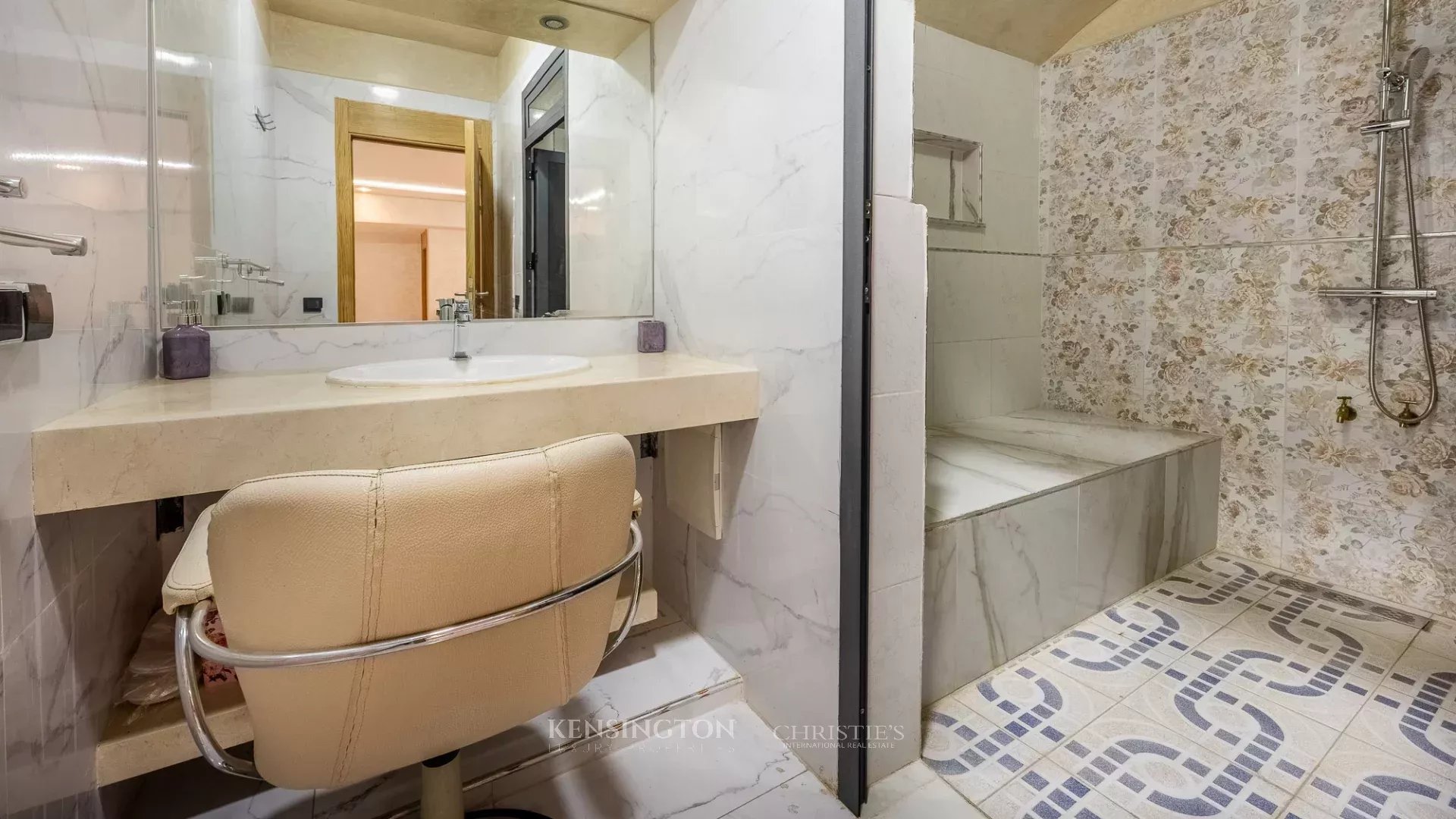 6 Bedroom Villa/Townhouse's Image 17